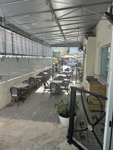 929 Collins Ave Property Photo 7