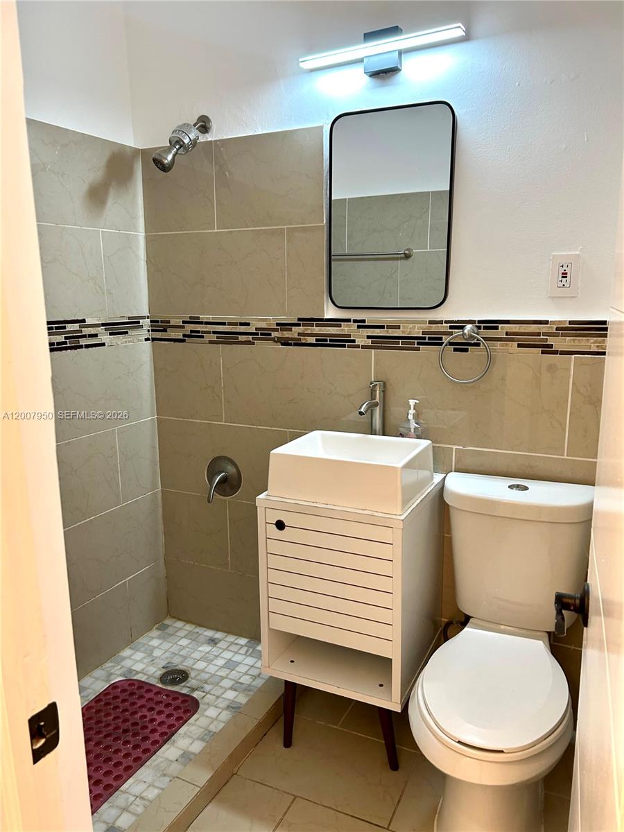 215 30th St 17 Property Photo 5