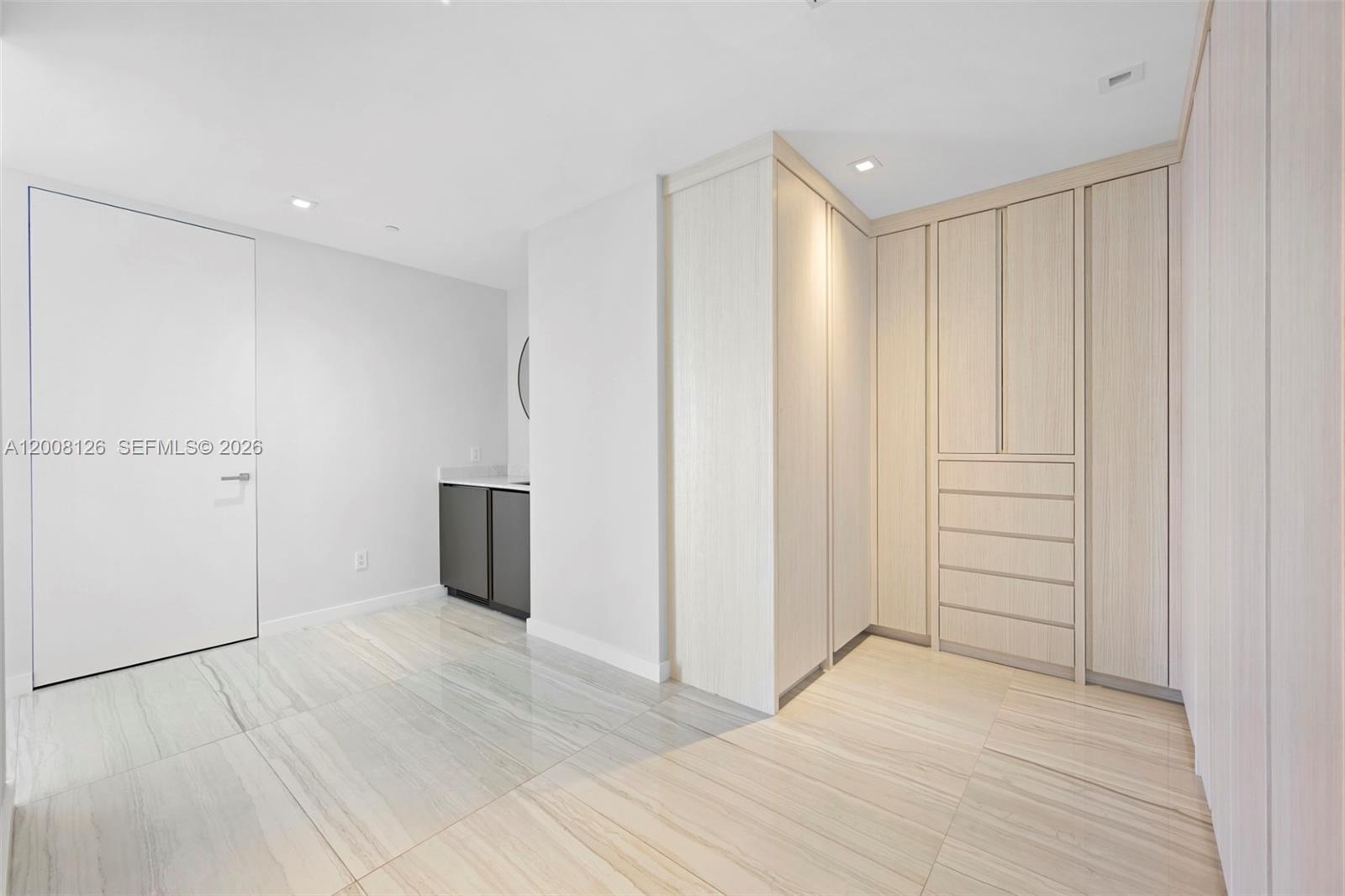 18975 Collins Ave 700 Property Photo 8