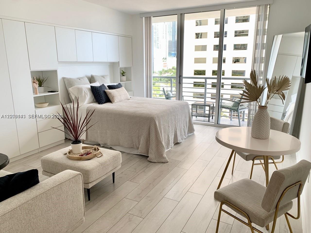 335 S Biscayne Blvd 1106 Property Photo 6