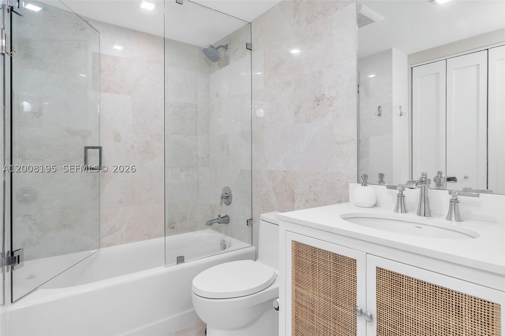 6901 Edgewater Dr 318 Property Photo 8
