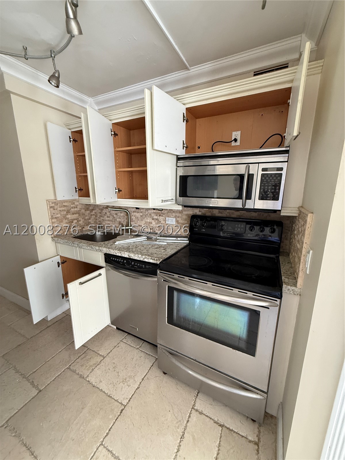 5313 Collins Ave 801 Property Photo 5