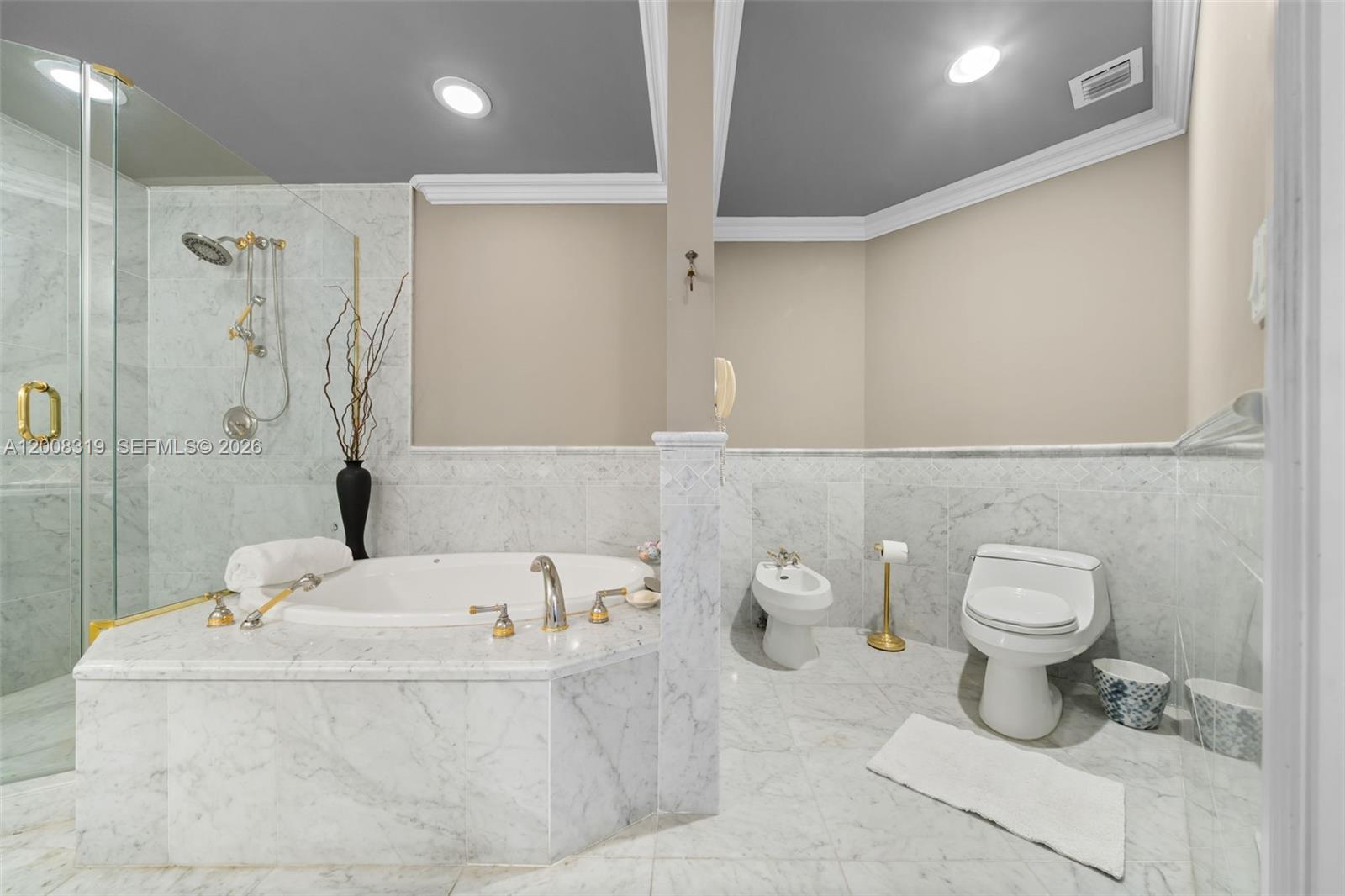10225 Collins Ave 2004 Property Photo 17
