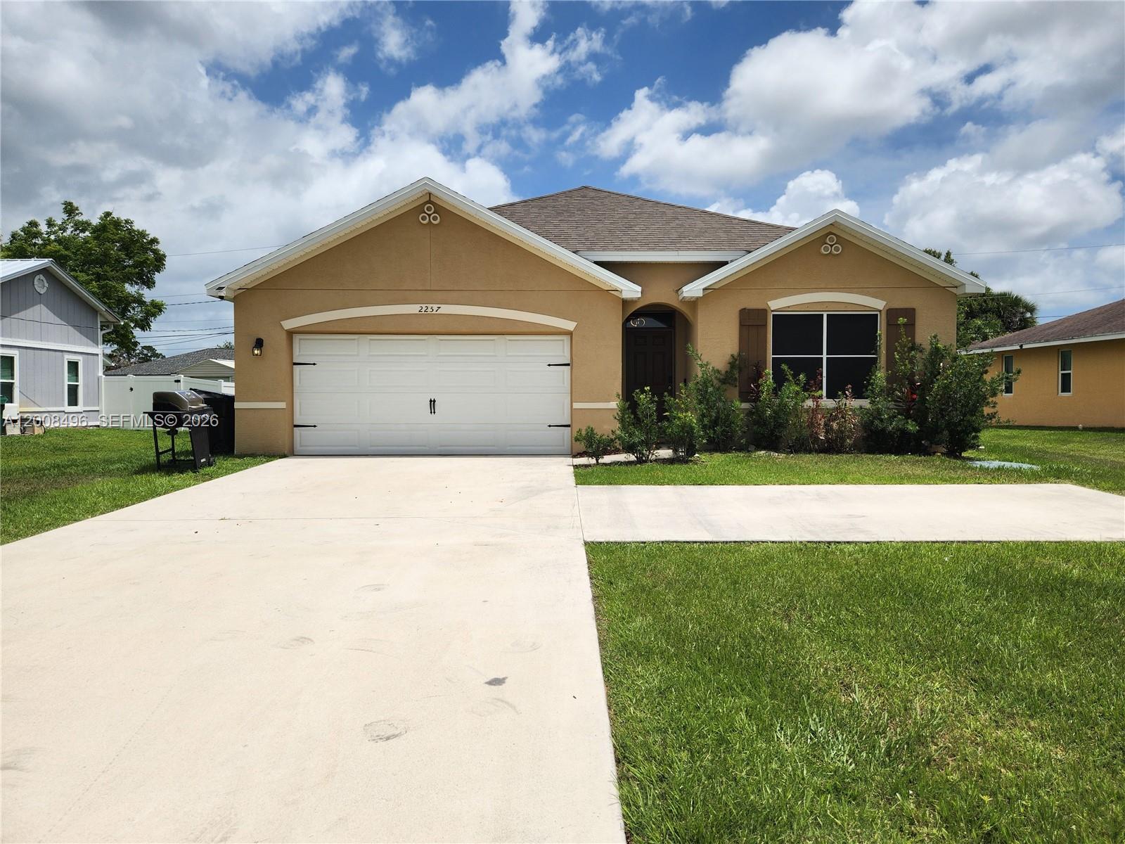 2257 SW Import Dr Property Photo 1