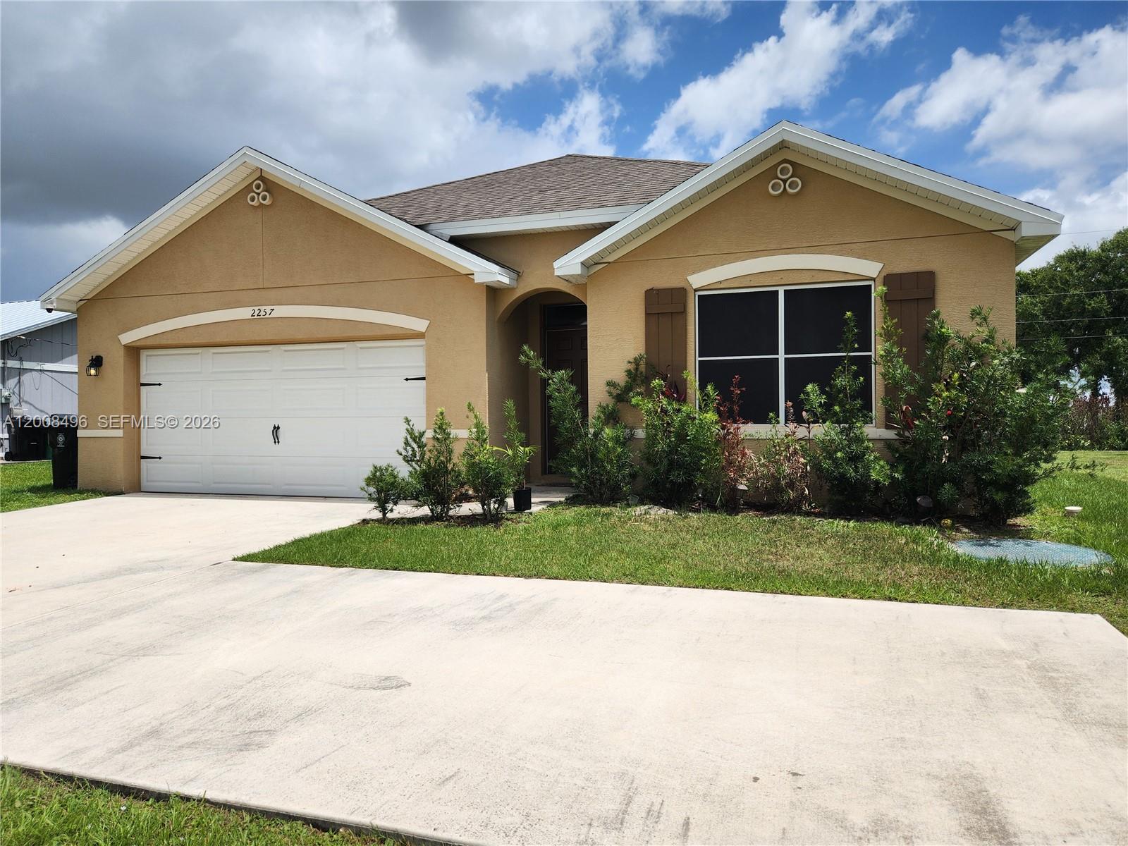 2257 Sw Import Dr Property Photo 2