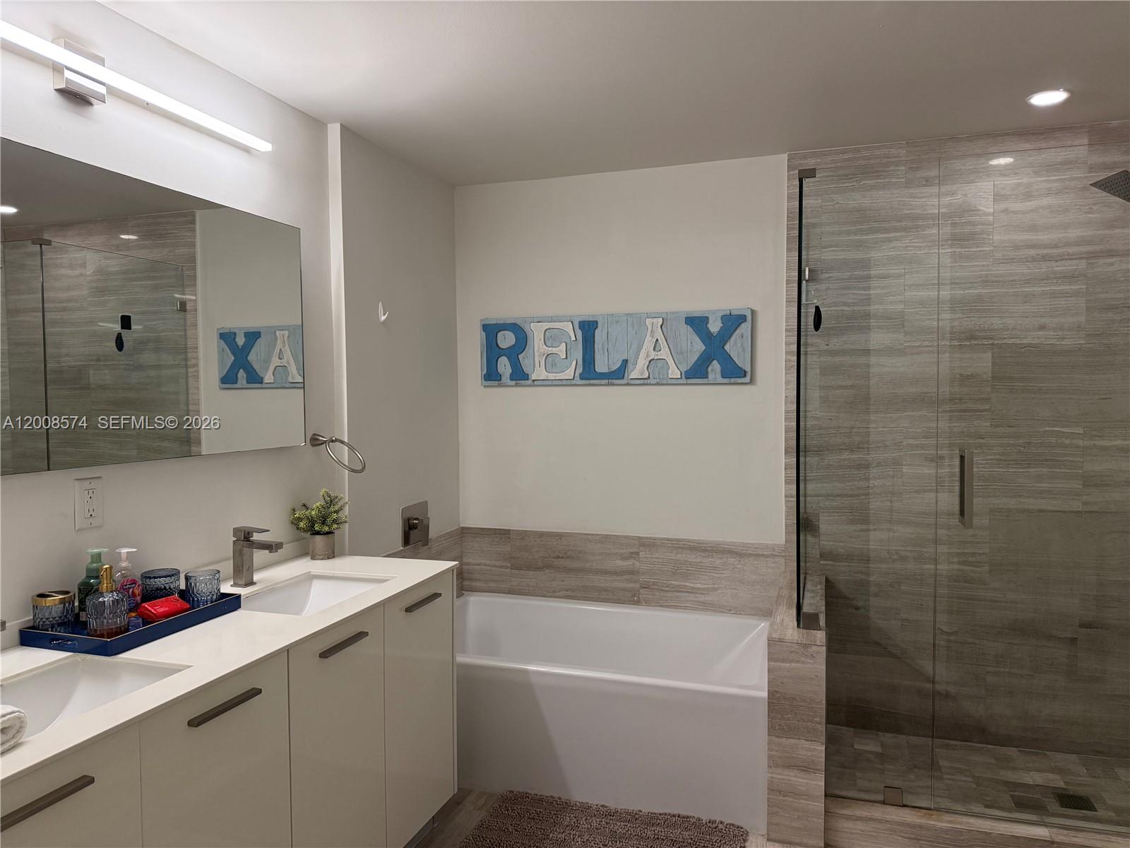 1300 Brickell Bay Dr 807 Property Photo 16