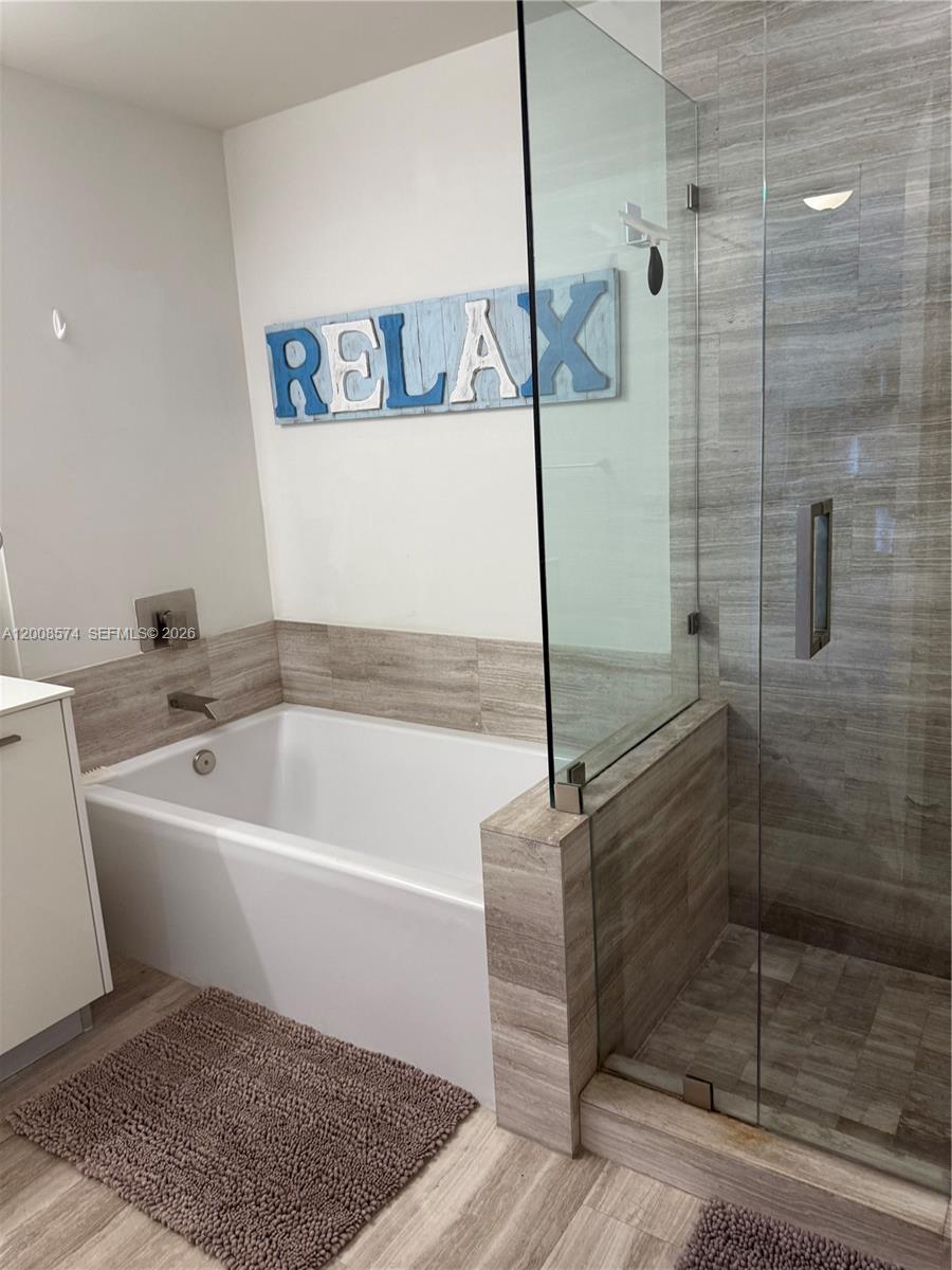 1300 Brickell Bay Dr 807 Property Photo 17
