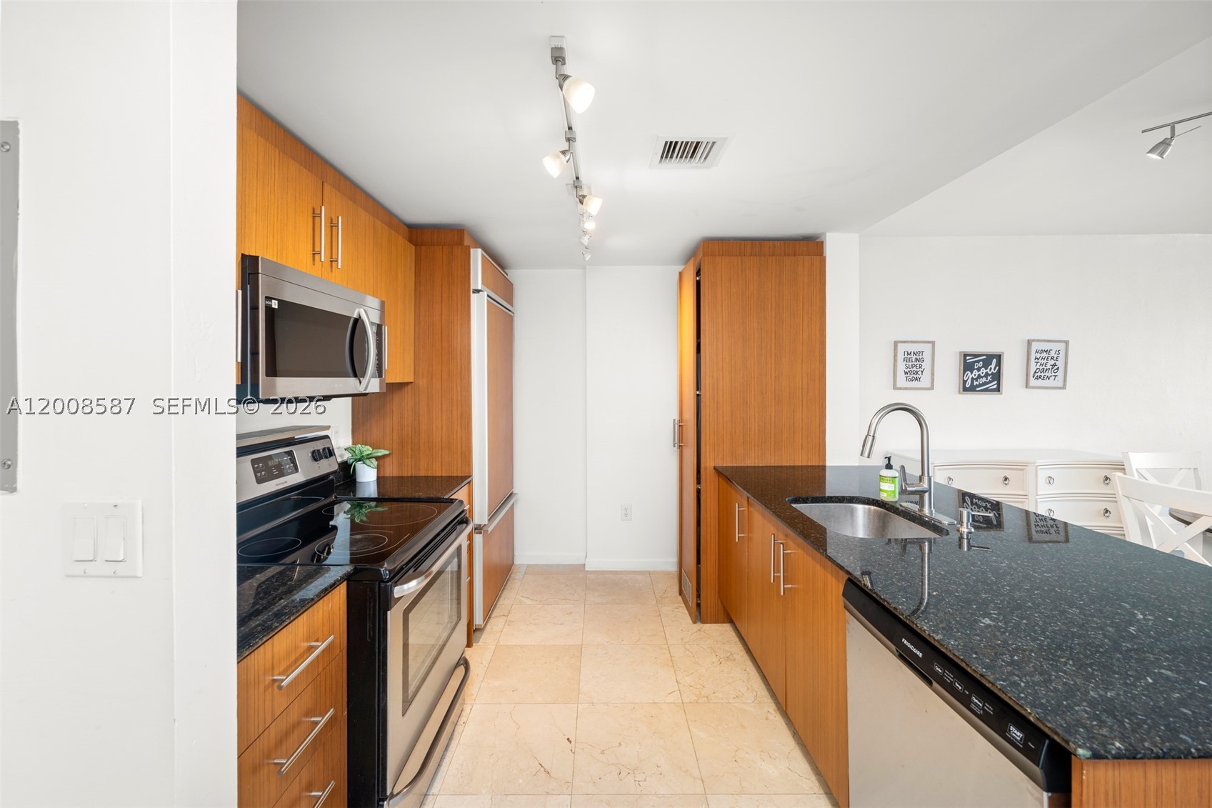 10275 Collins Ave 327 Property Photo 10