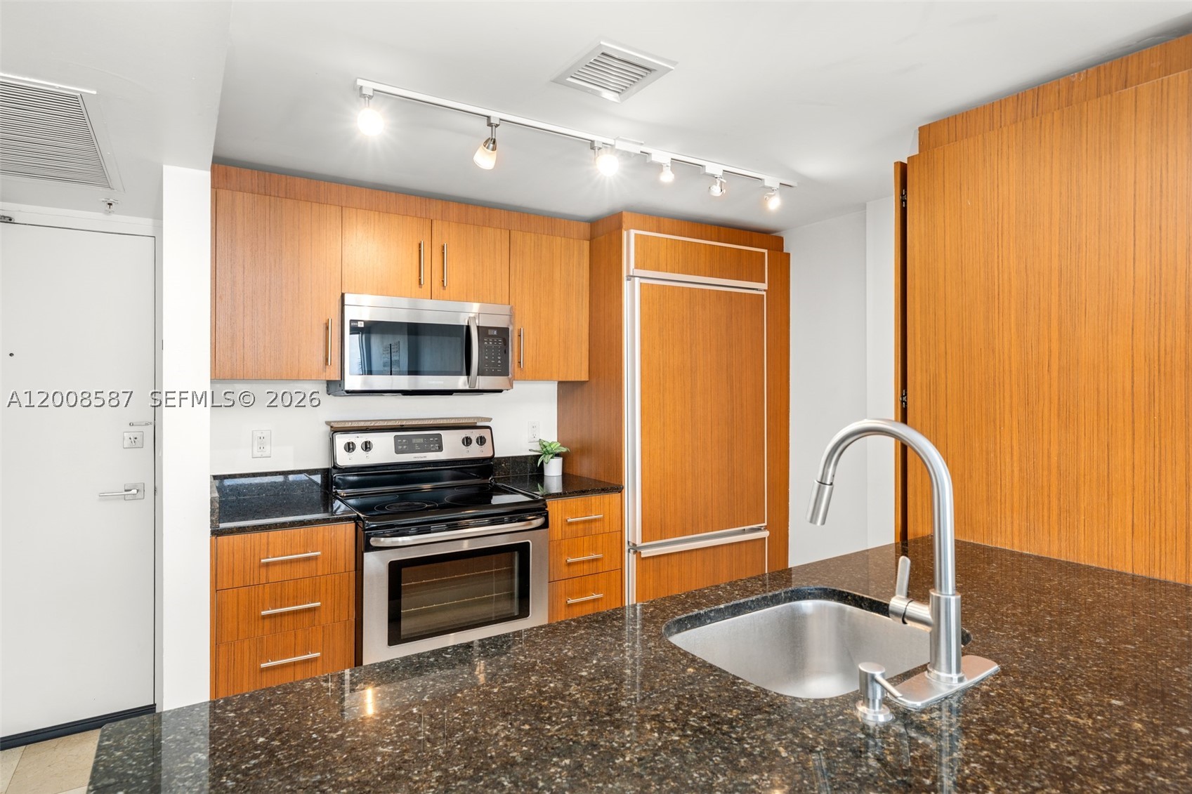 10275 Collins Ave 327 Property Photo 14