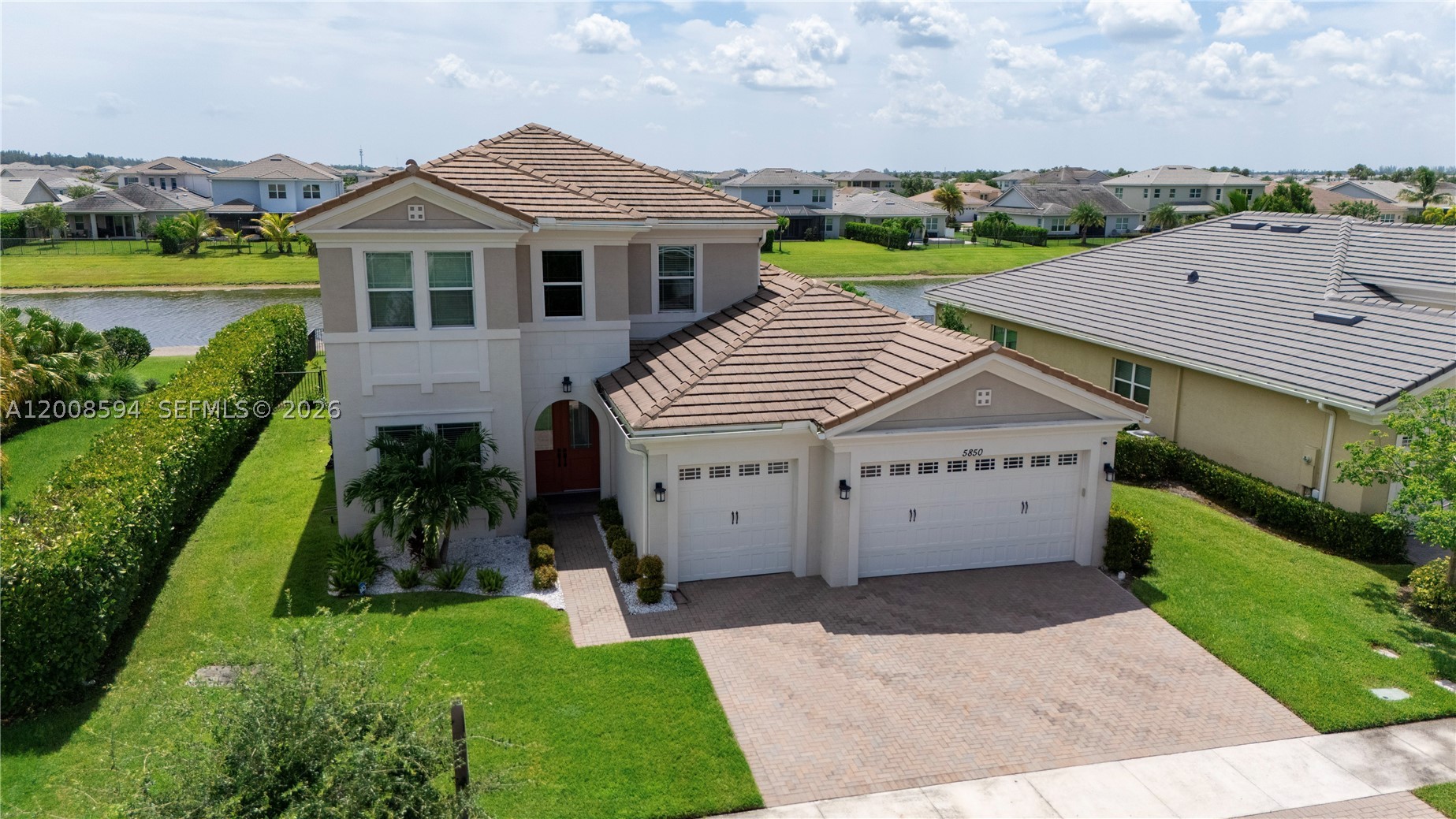 5850 Whippoorwill Cir Property Photo 3