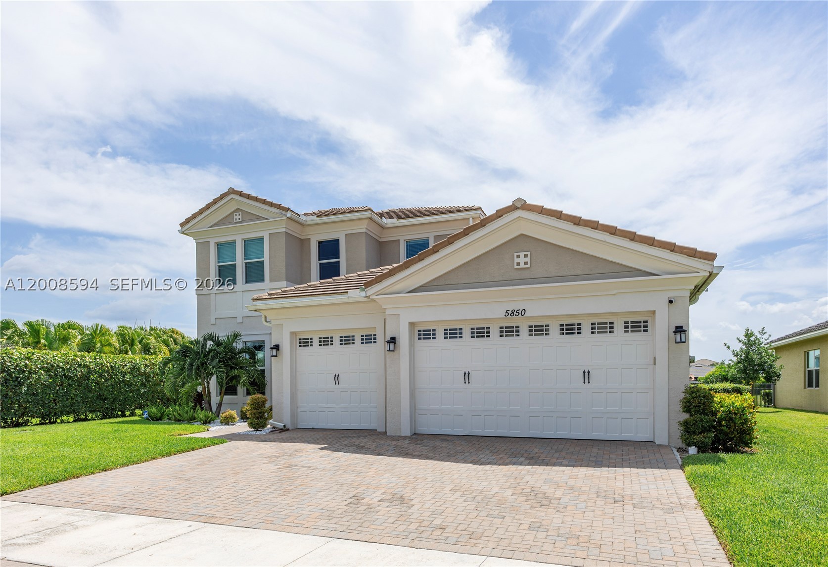 5850 Whippoorwill Cir Property Photo 4