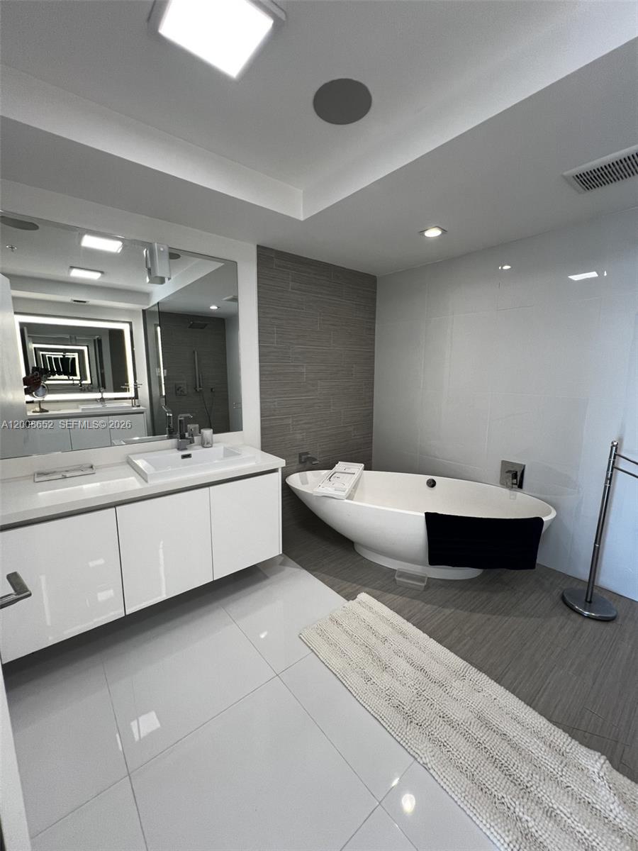 330 Sunny Isles Blvd 5-1008 Property Photo 7
