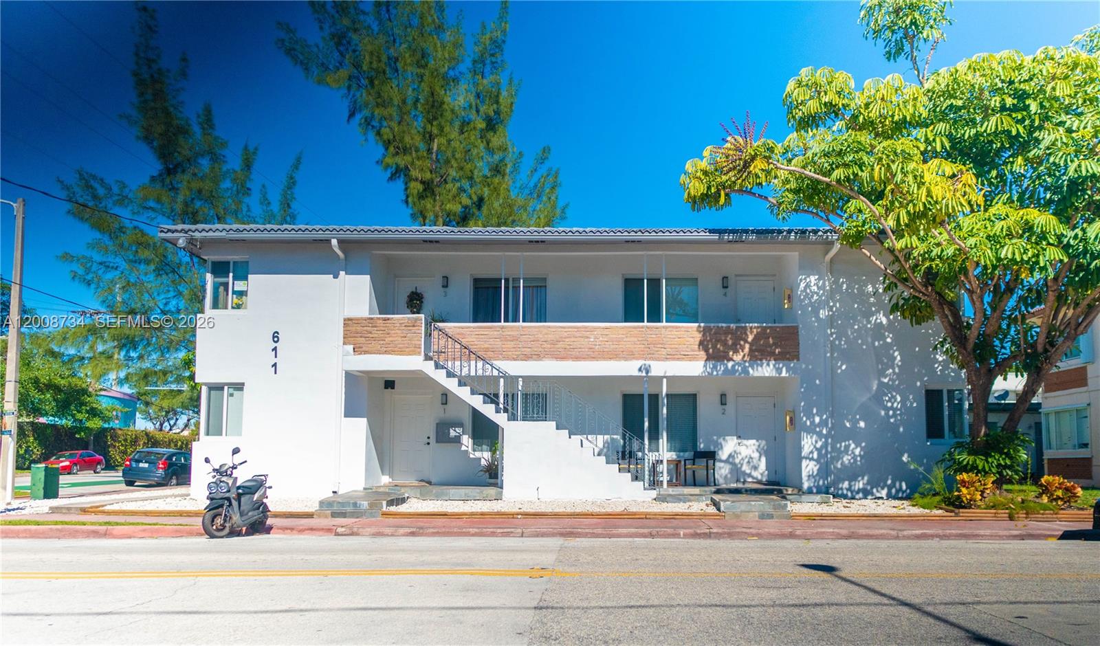 611 74th St Property Photo 1