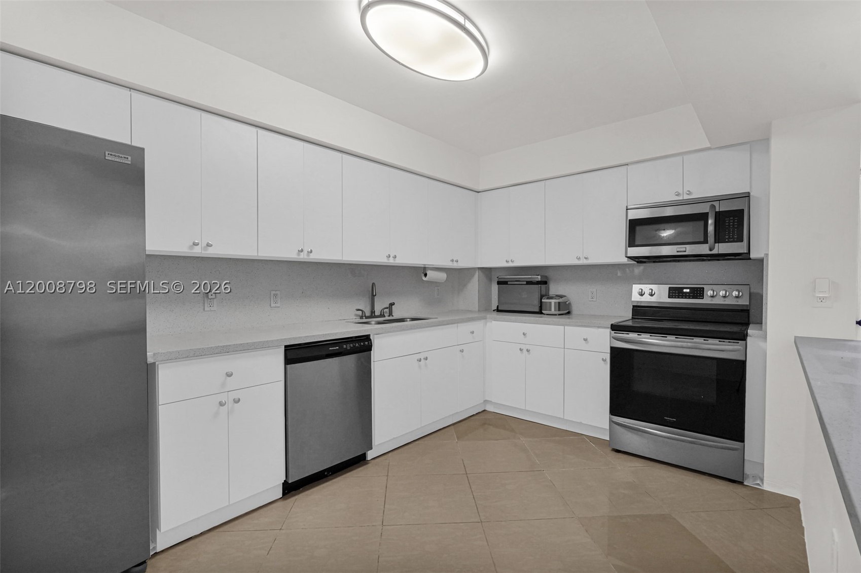 5825 Collins Ave 2e Property Photo 9