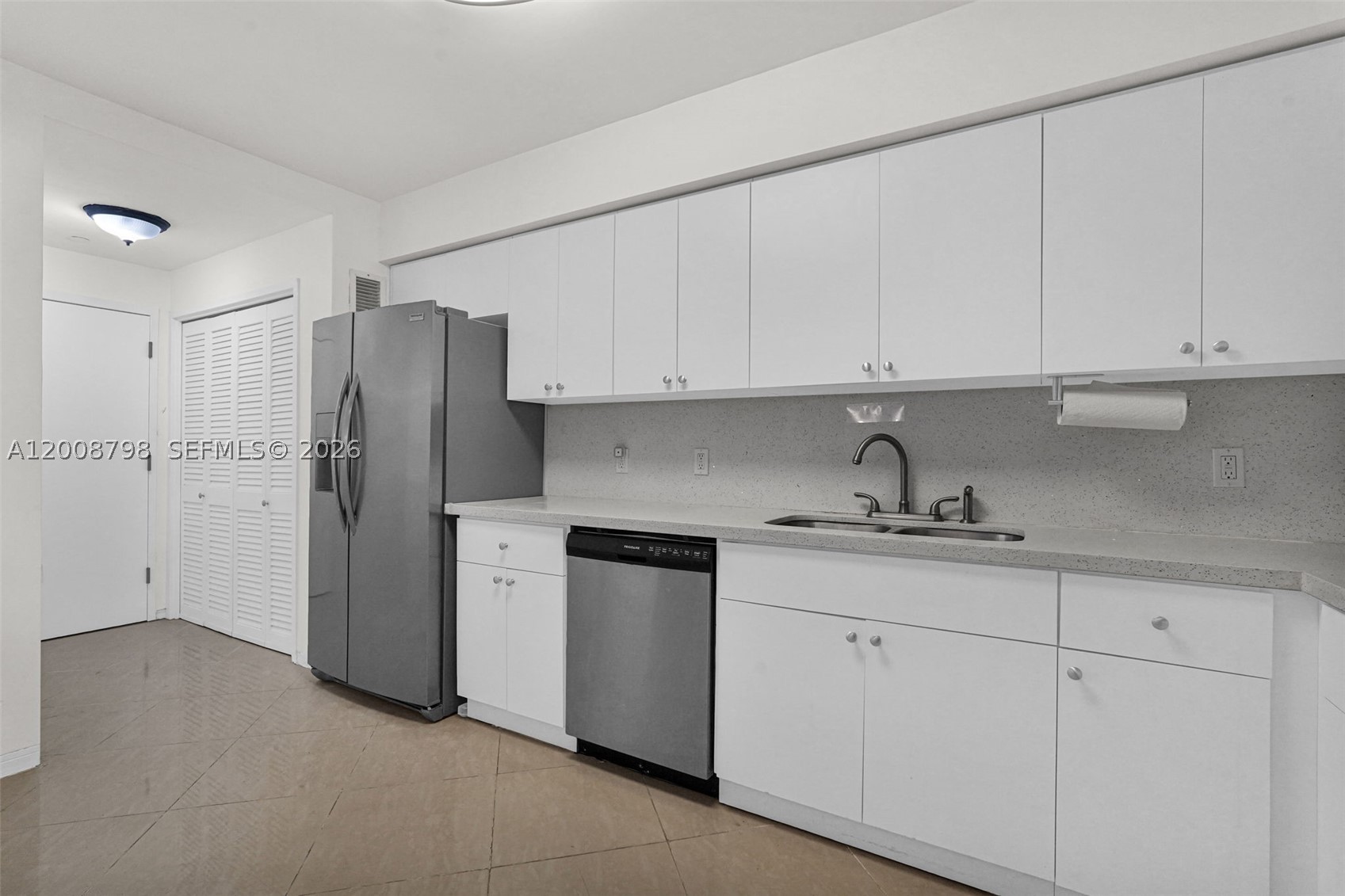5825 Collins Ave 2e Property Photo 10