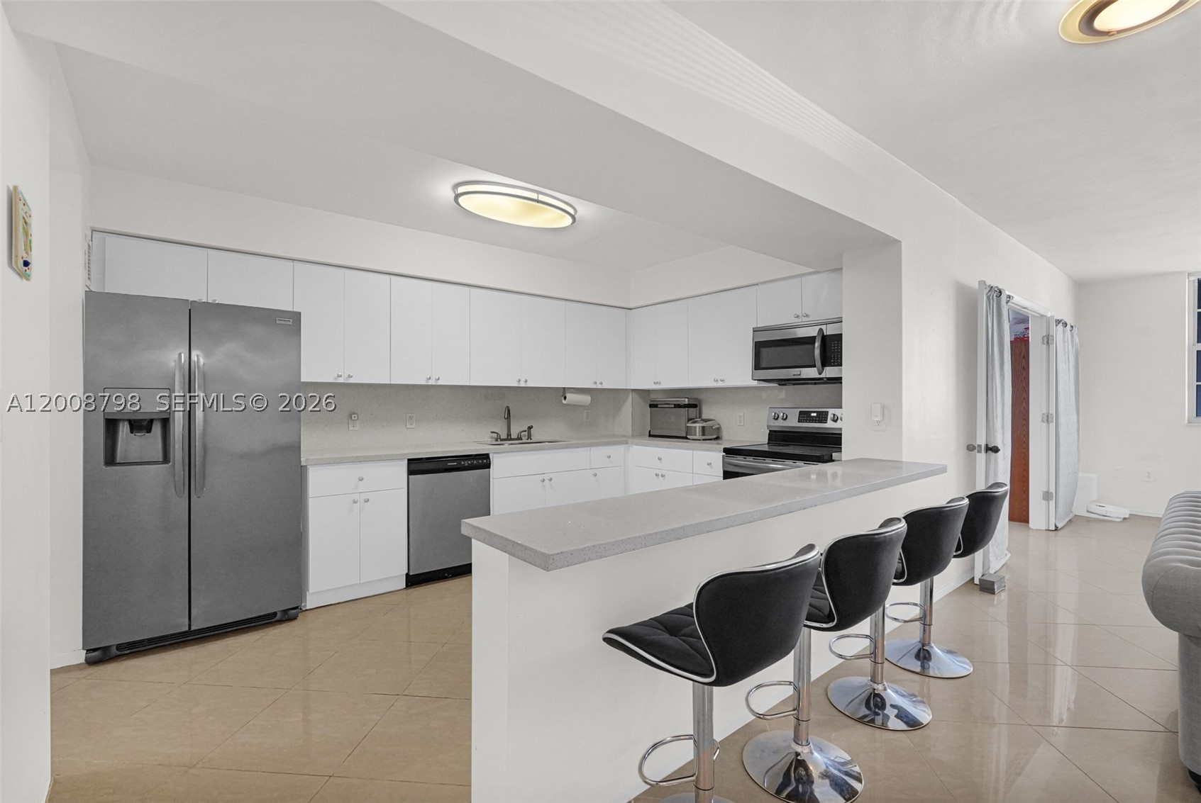 5825 Collins Ave 2e Property Photo 11
