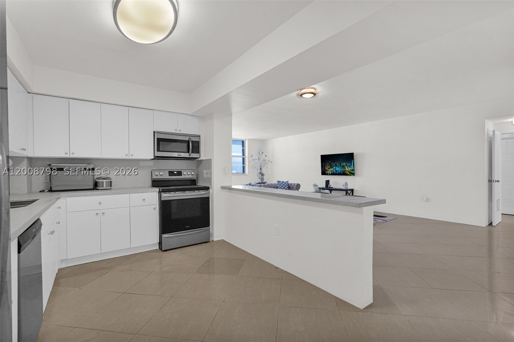 5825 Collins Ave 2e Property Photo 12