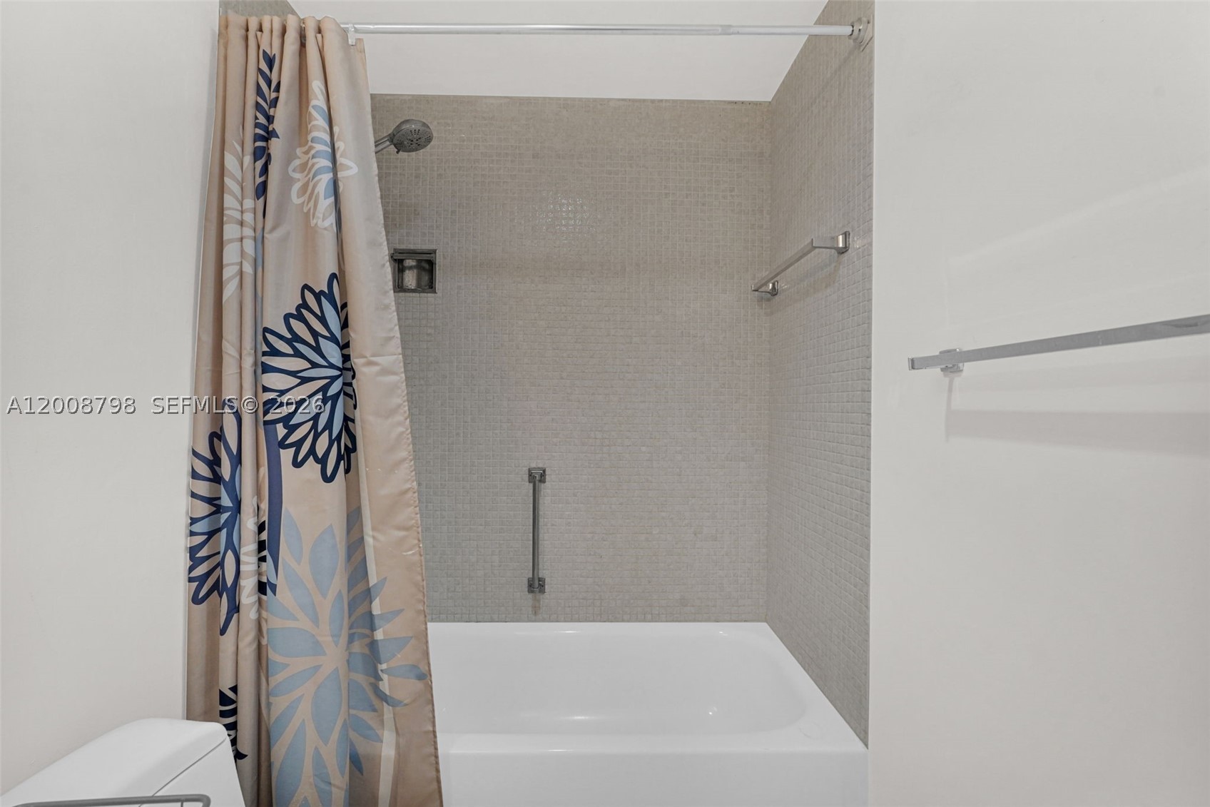 5825 Collins Ave 2e Property Photo 21