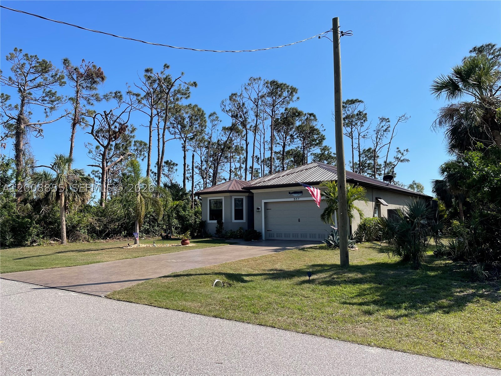 385 Albatross Rd Property Photo 3