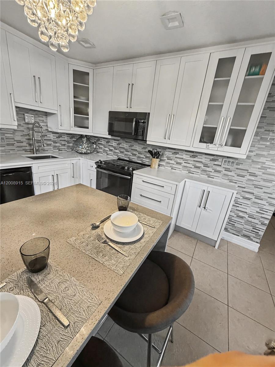 1423 Holly Heights Dr 11 Property Photo 3