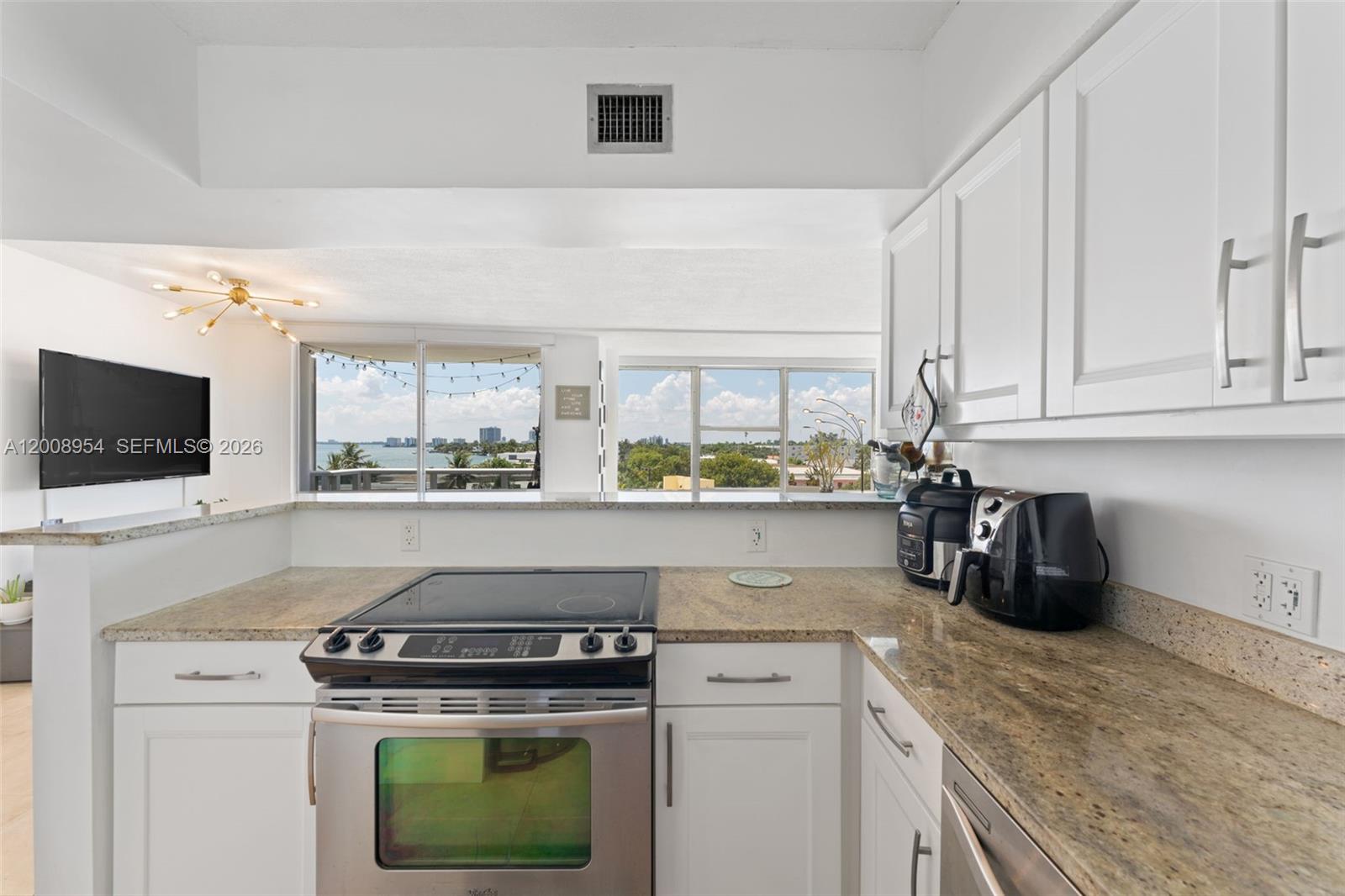 900 Bay Dr 421 Property Photo 3