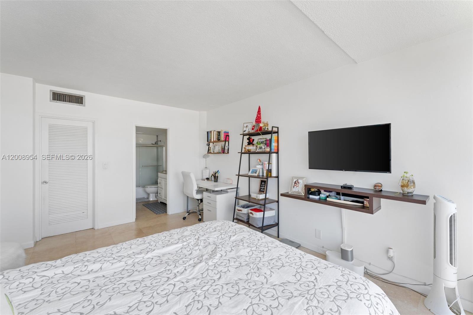 900 Bay Dr 421 Property Photo 14