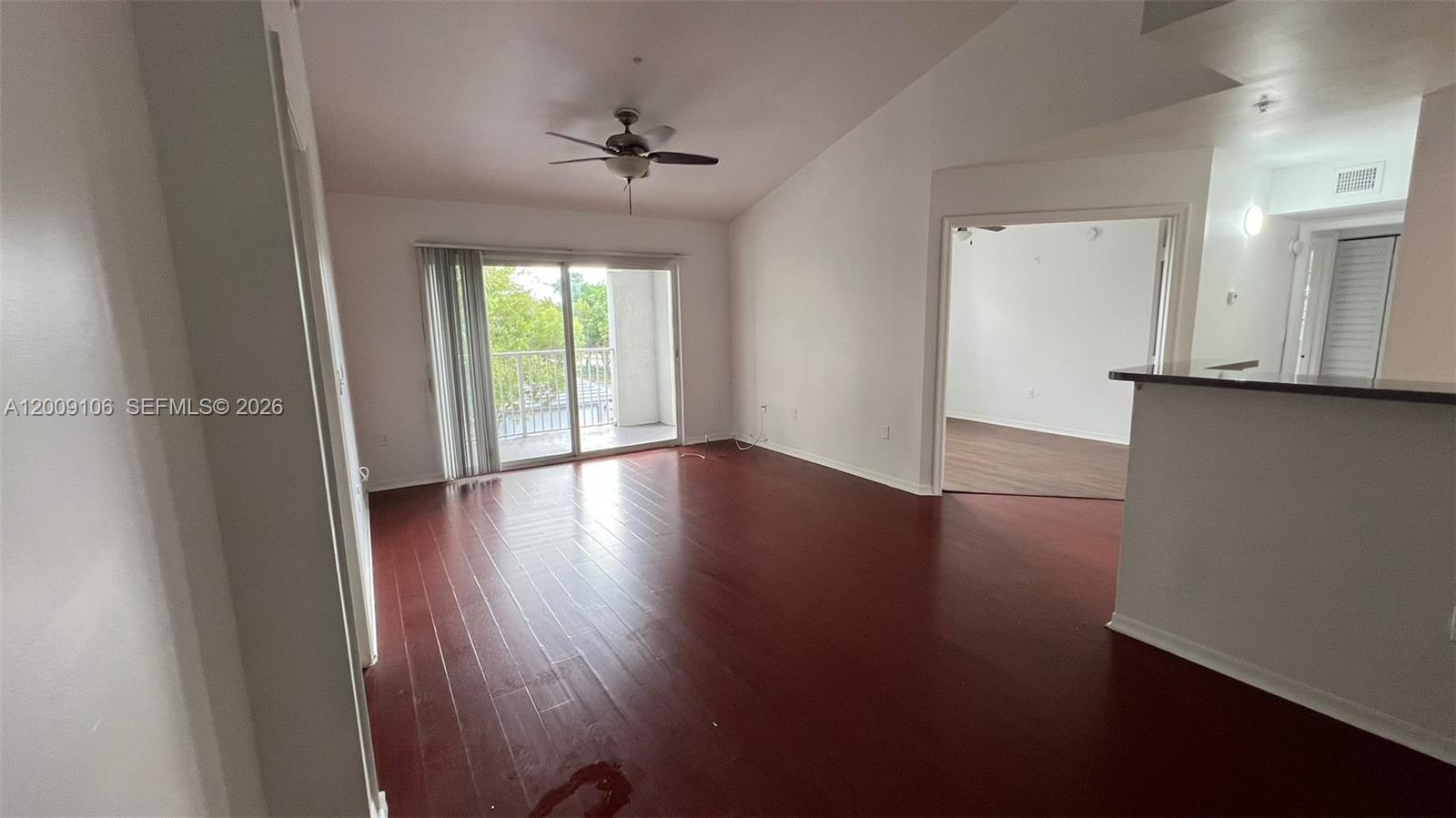 711 Sw 111th Way 301 Property Photo 4