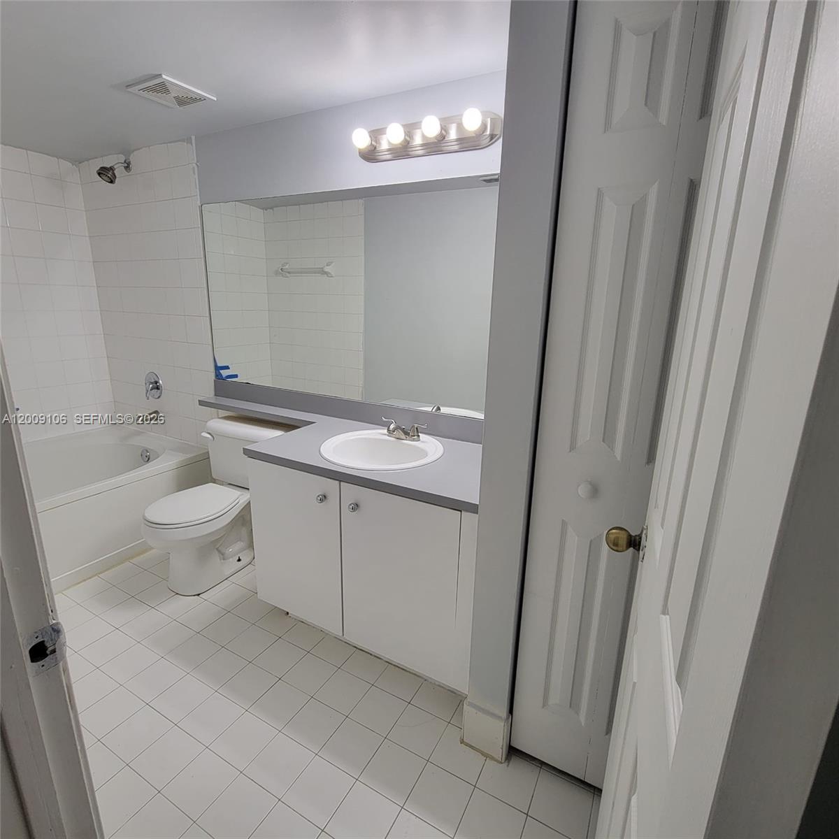 711 Sw 111th Way 301 Property Photo 17