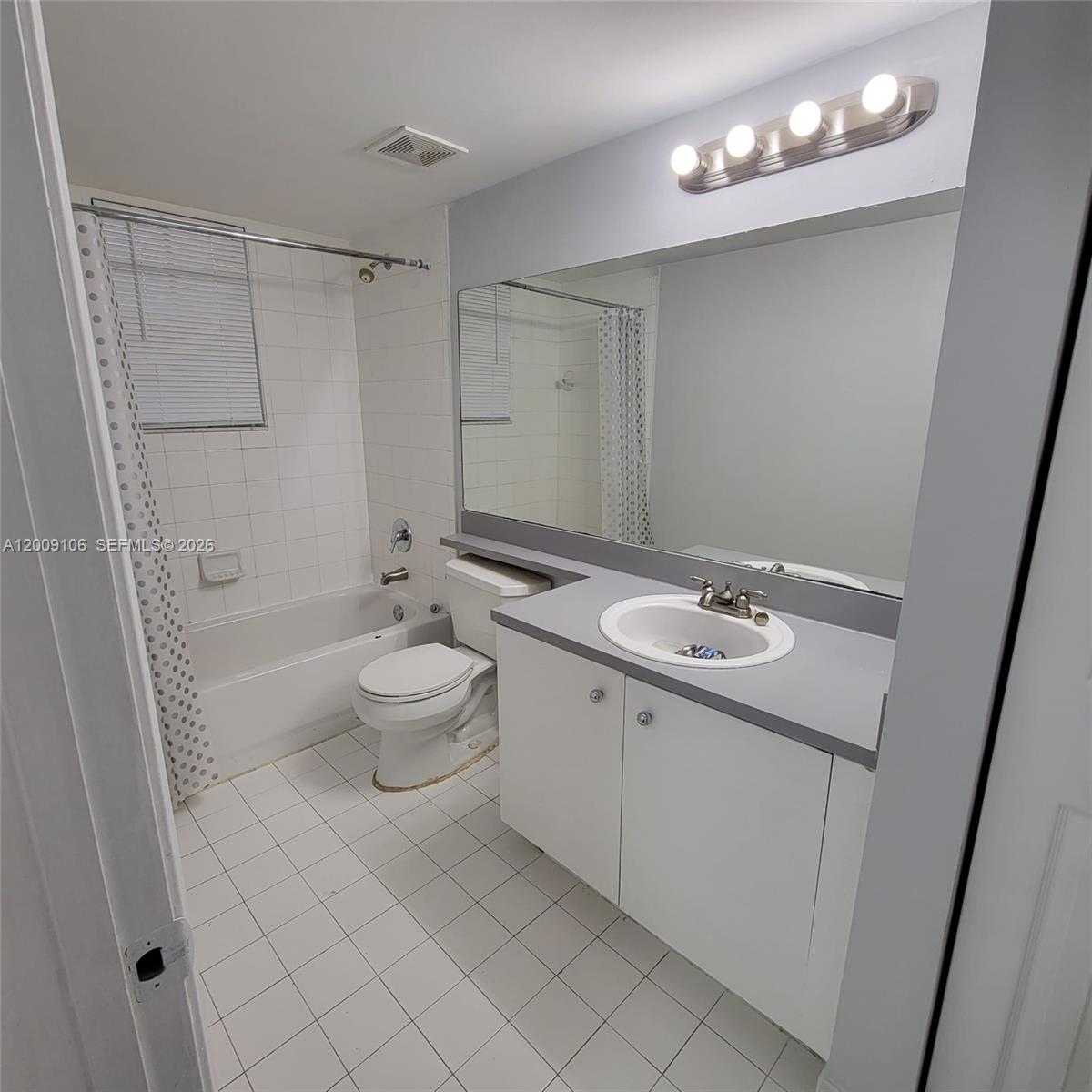 711 Sw 111th Way 301 Property Photo 18