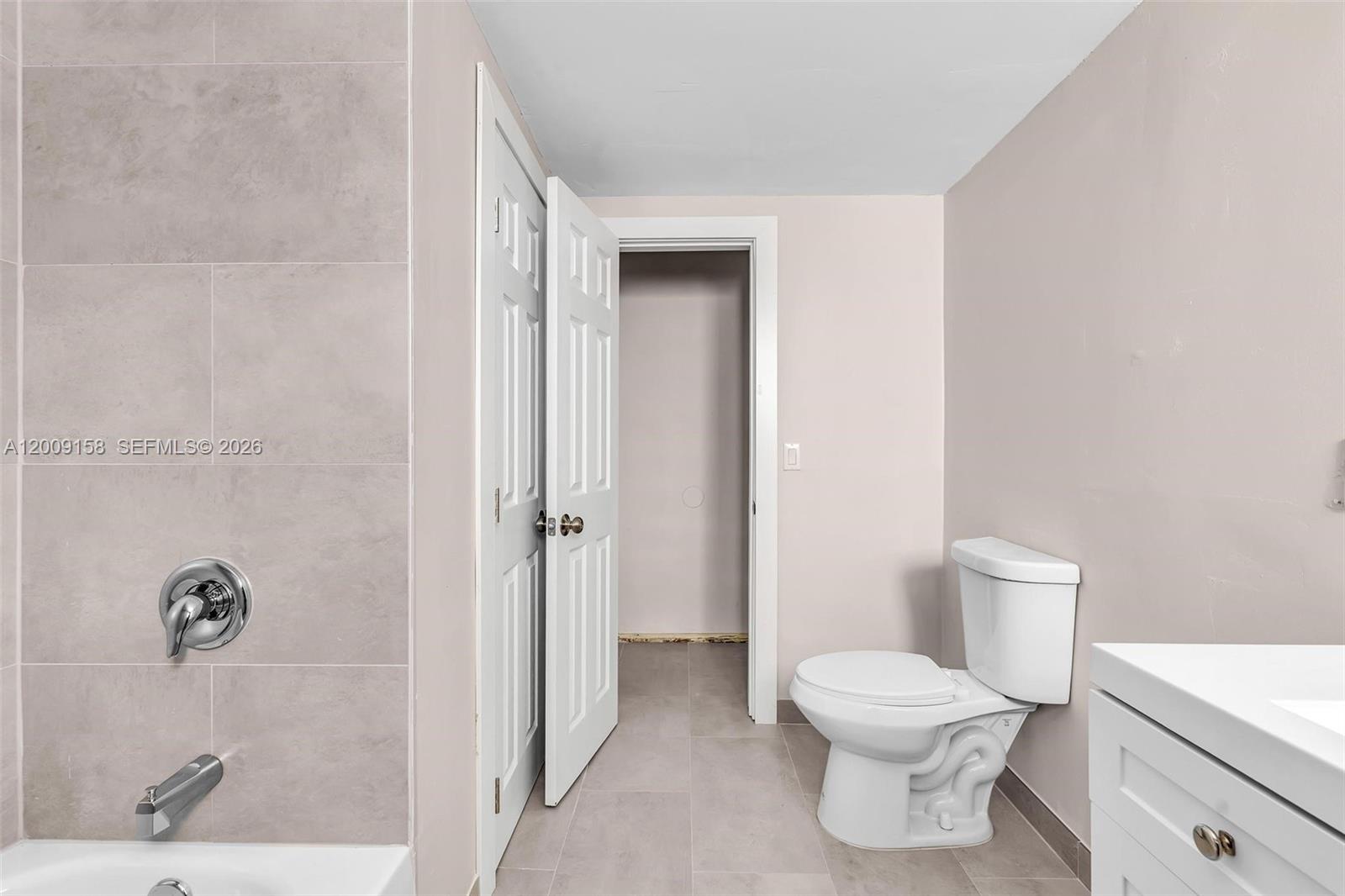 1165 Marseille Dr 9 Property Photo 28