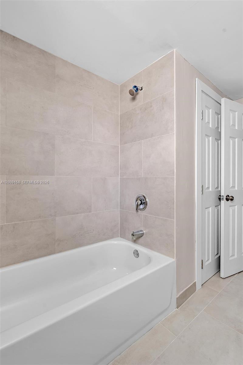 1165 Marseille Dr 9 Property Photo 29