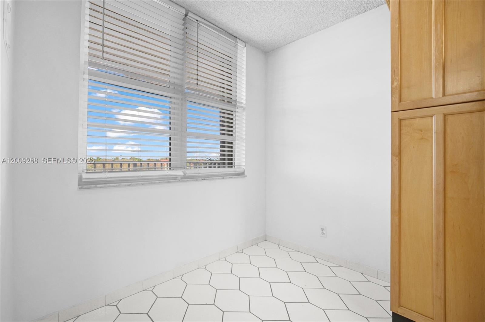250 Jacaranda Dr 508 Property Photo 7