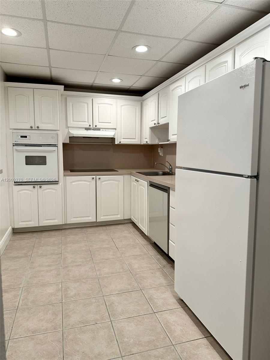 19390 Collins Ave 1510 Property Photo 4