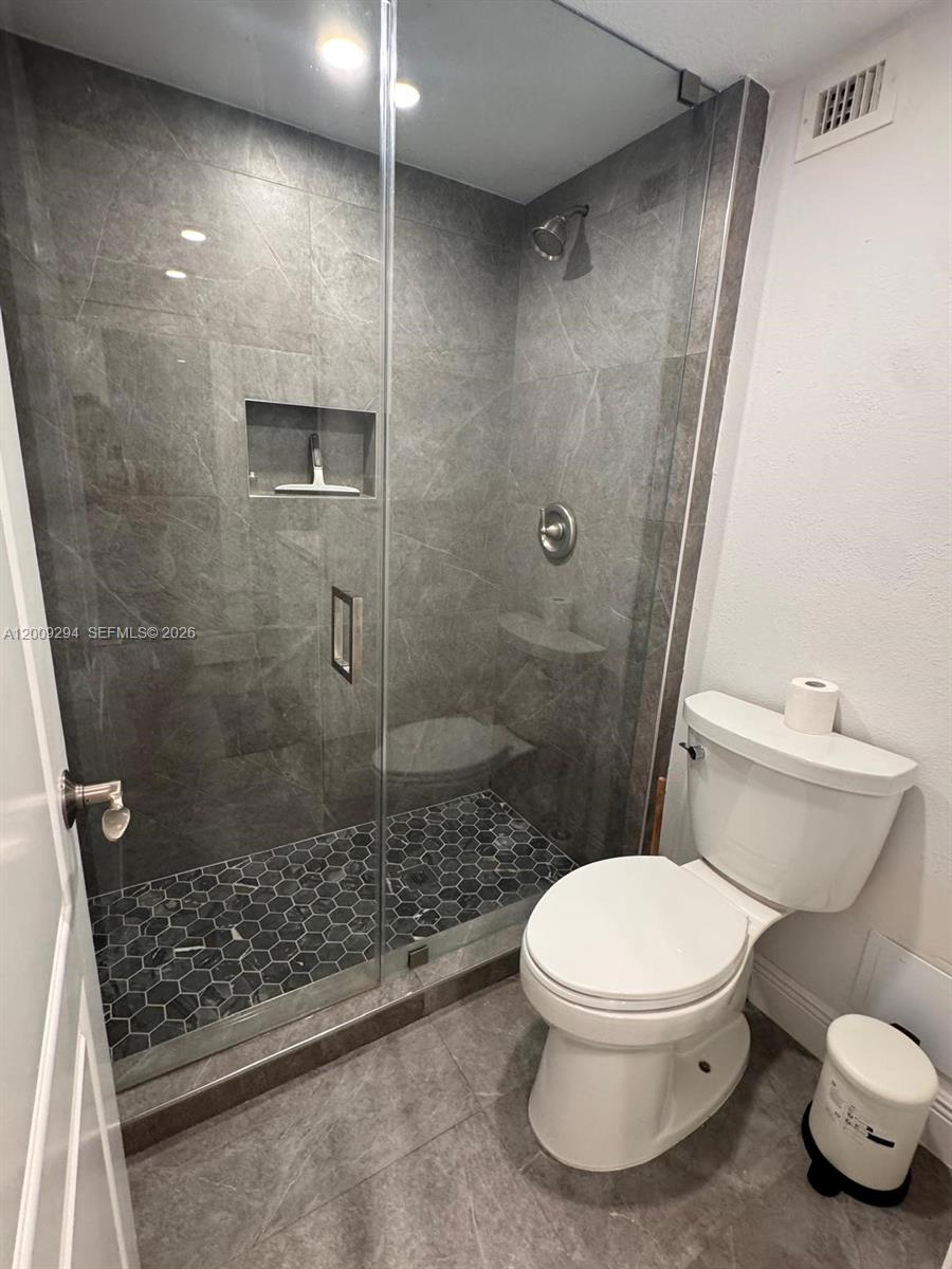 2301 Collins Ave 427 Property Photo 17