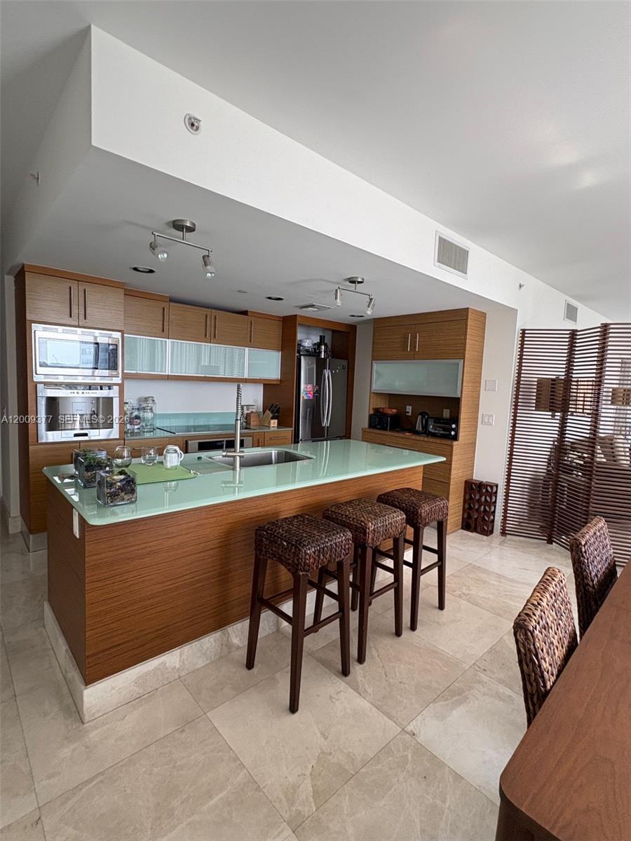 5875 Collins Ave 708 Property Photo 6