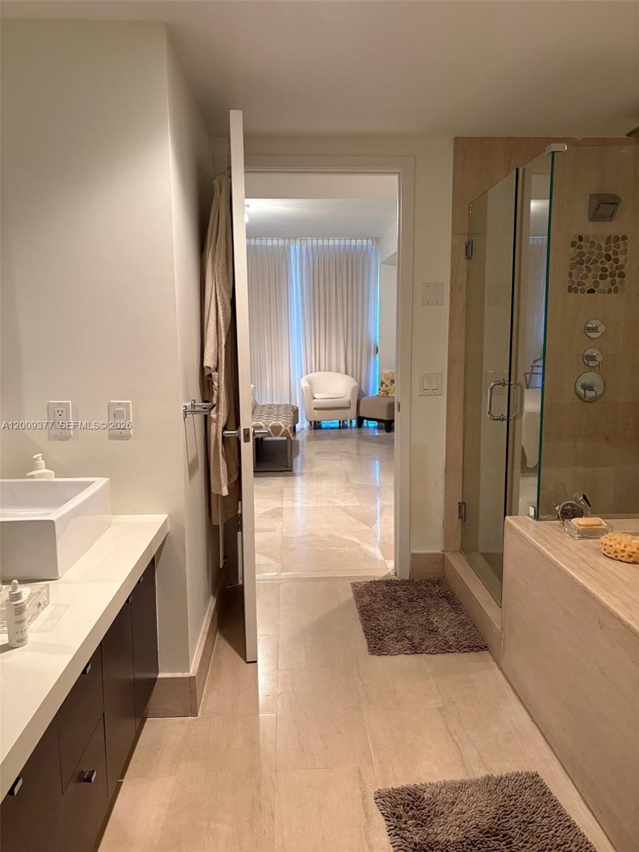 5875 Collins Ave 708 Property Photo 10