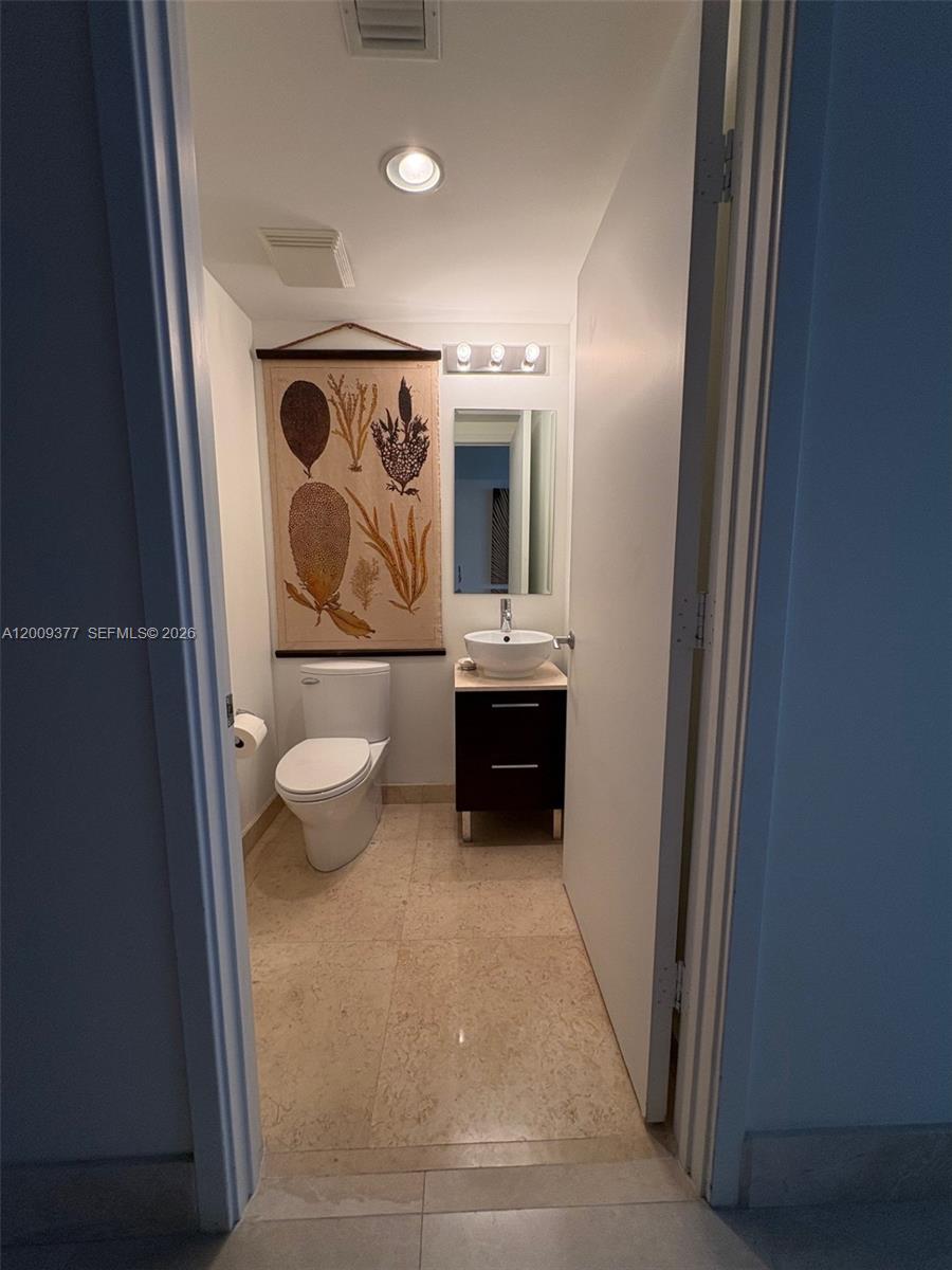 5875 Collins Ave 708 Property Photo 11