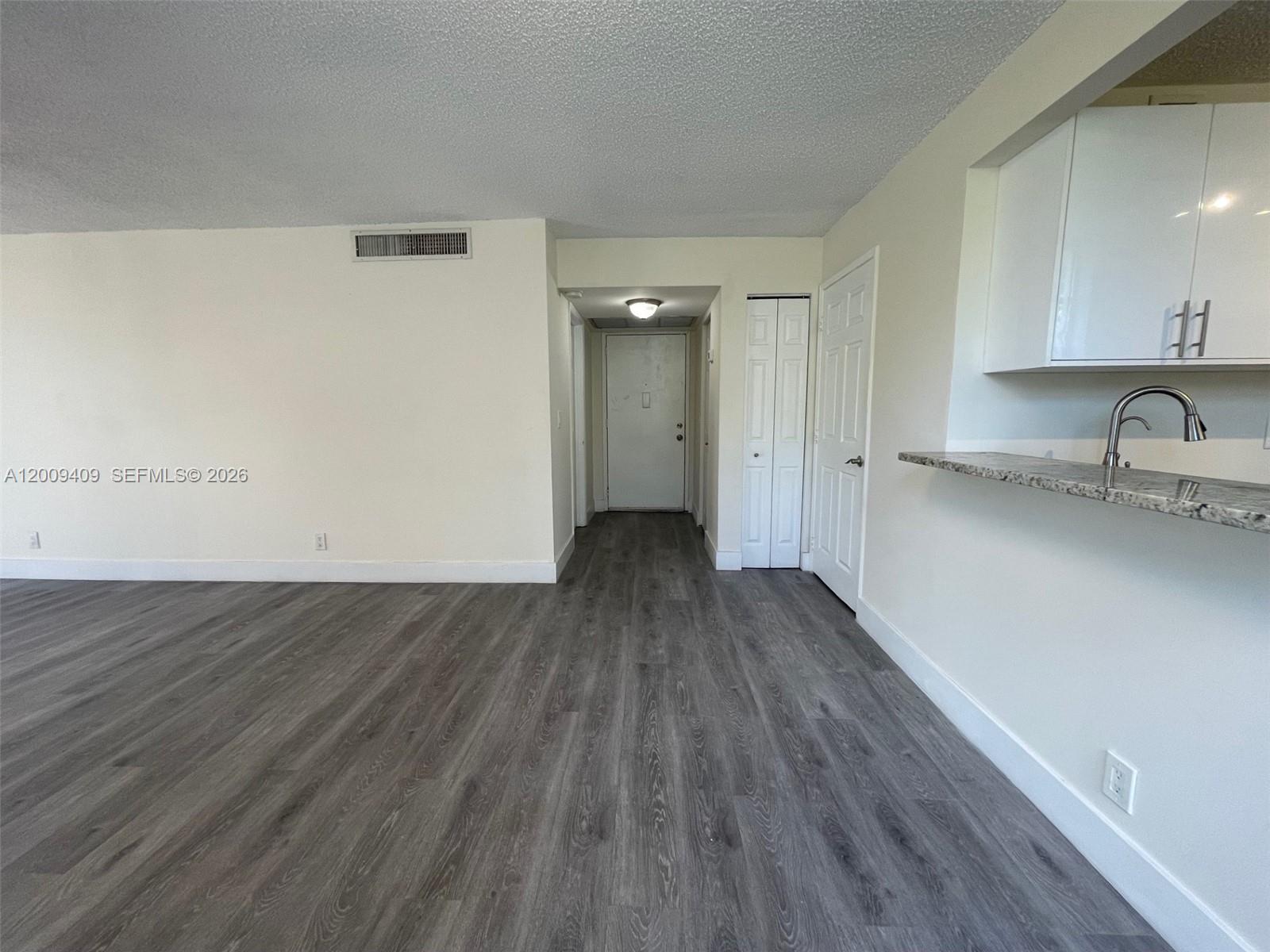9471 Evergreen Pl 401 Property Photo 5