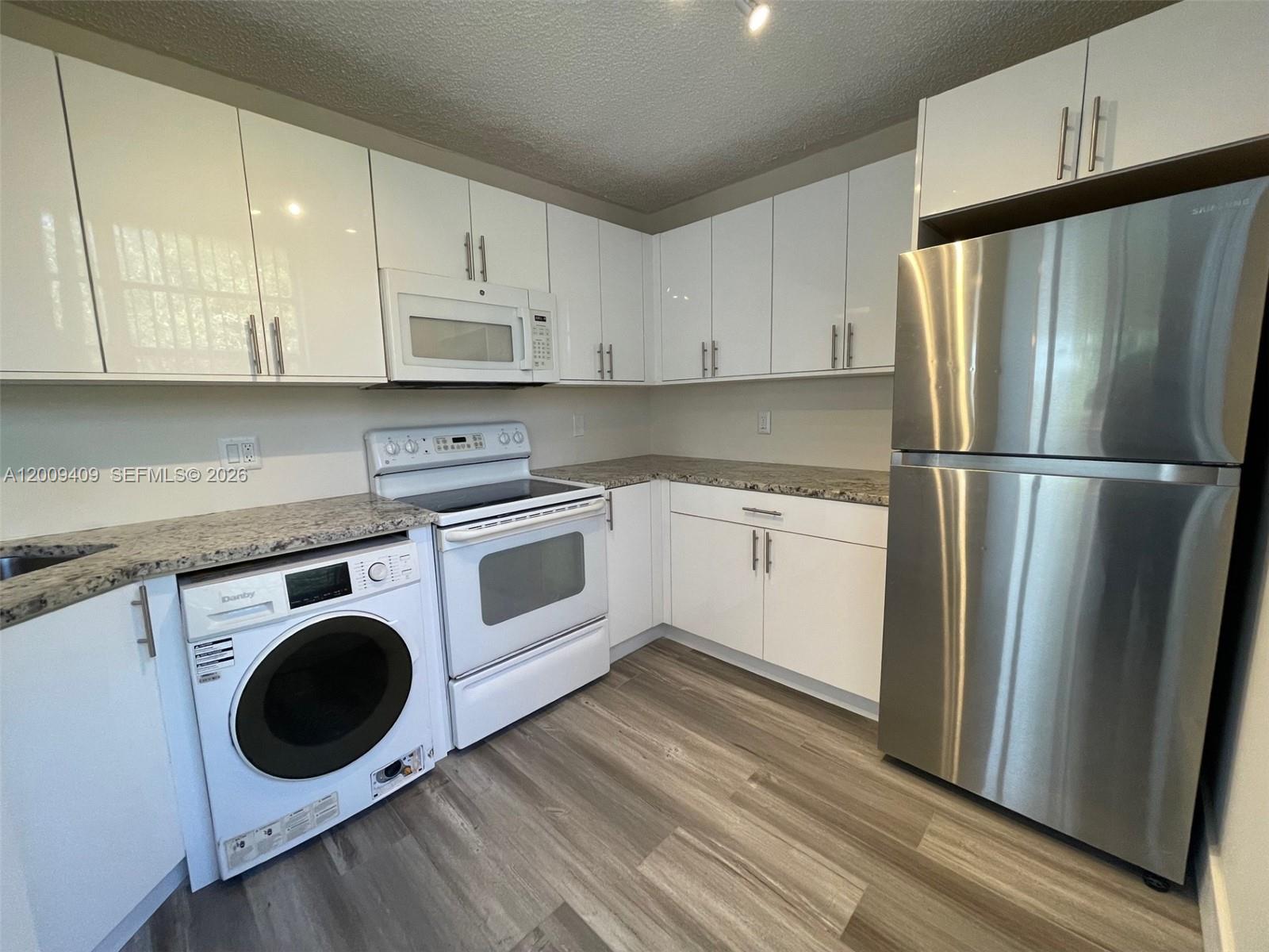 9471 Evergreen Pl 401 Property Photo 14