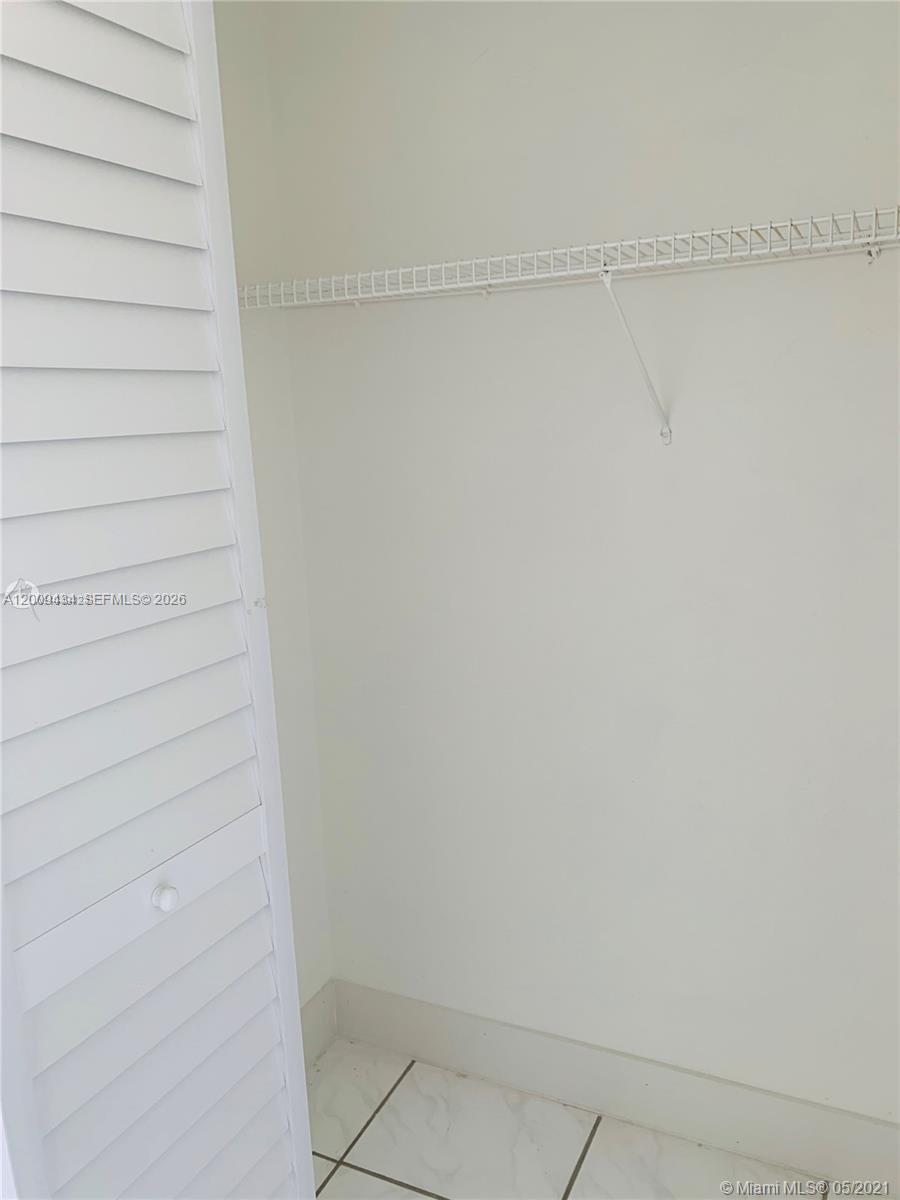 1325 W 68th St 514 Property Photo 15