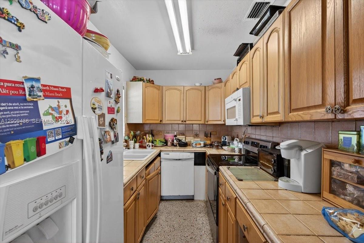 1171 Ne 182nd St Property Photo 15