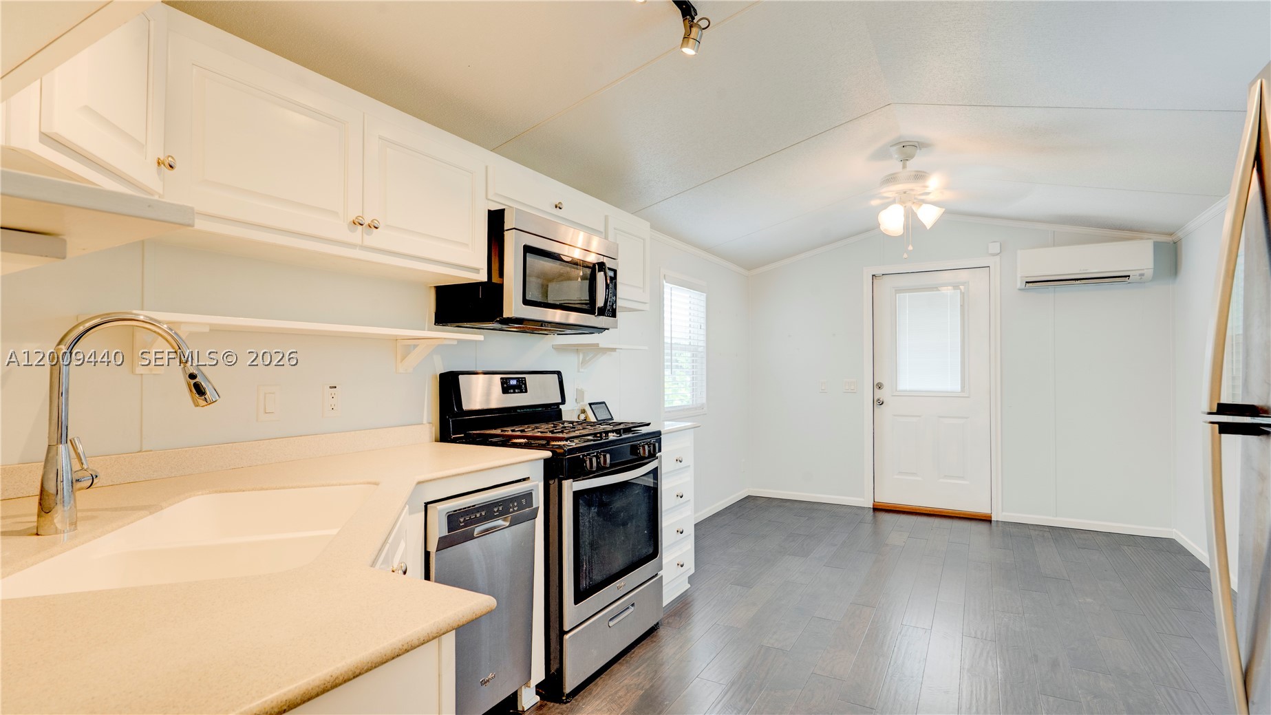 1101 Mastic Street Property Photo 100