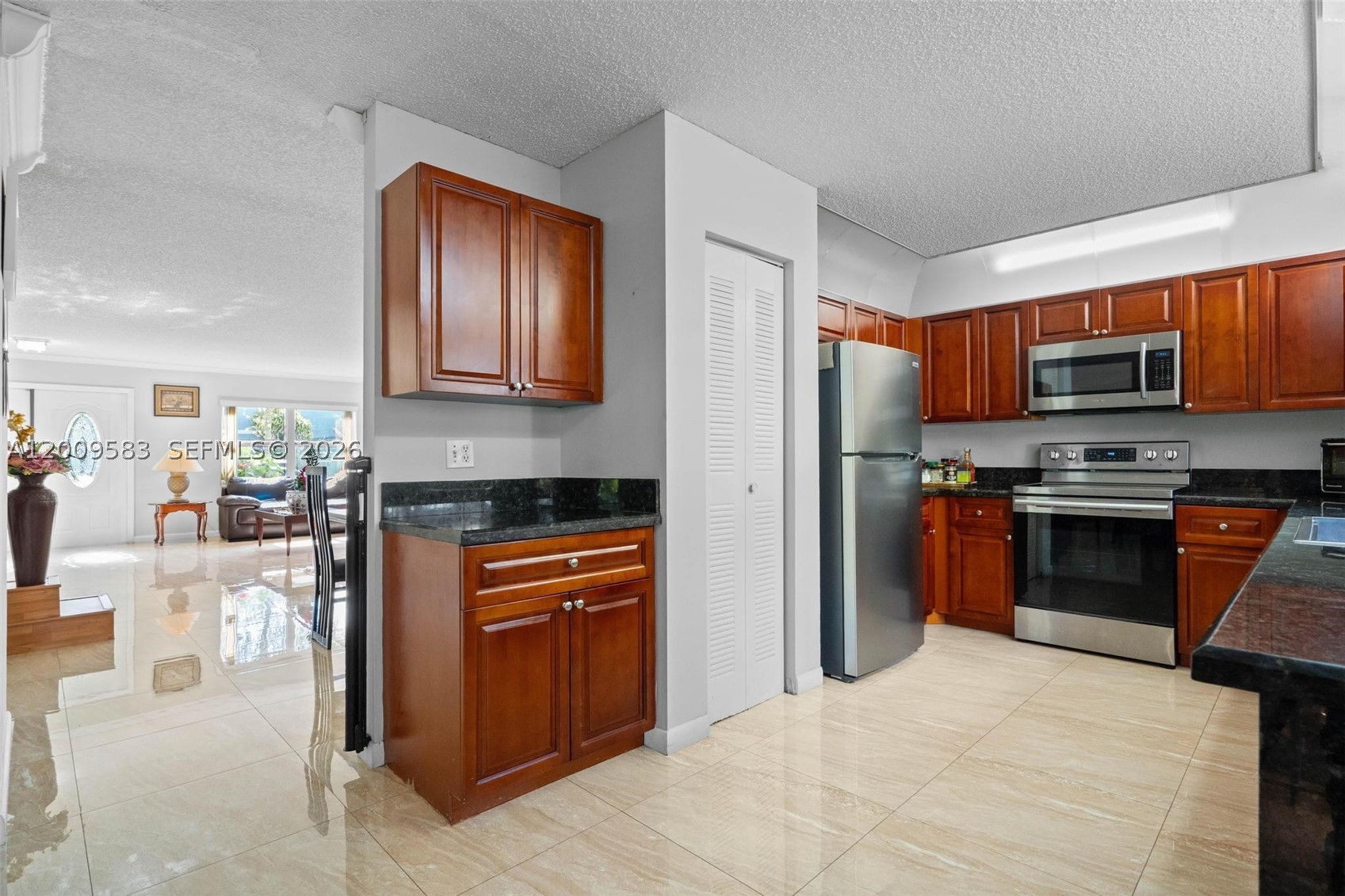 1001 Sw 100th Ter Property Photo 12