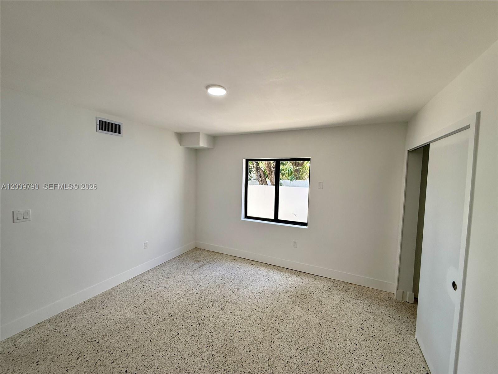 180 Ne 57th St 4 Property Photo 7