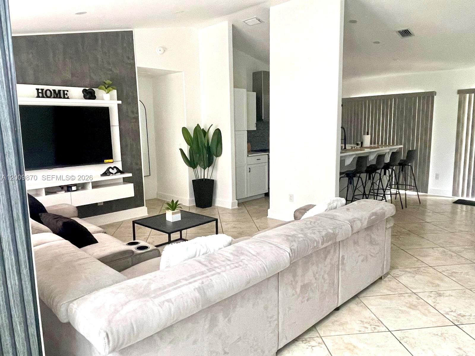 2182 Se Broward Ter Property Photo 2