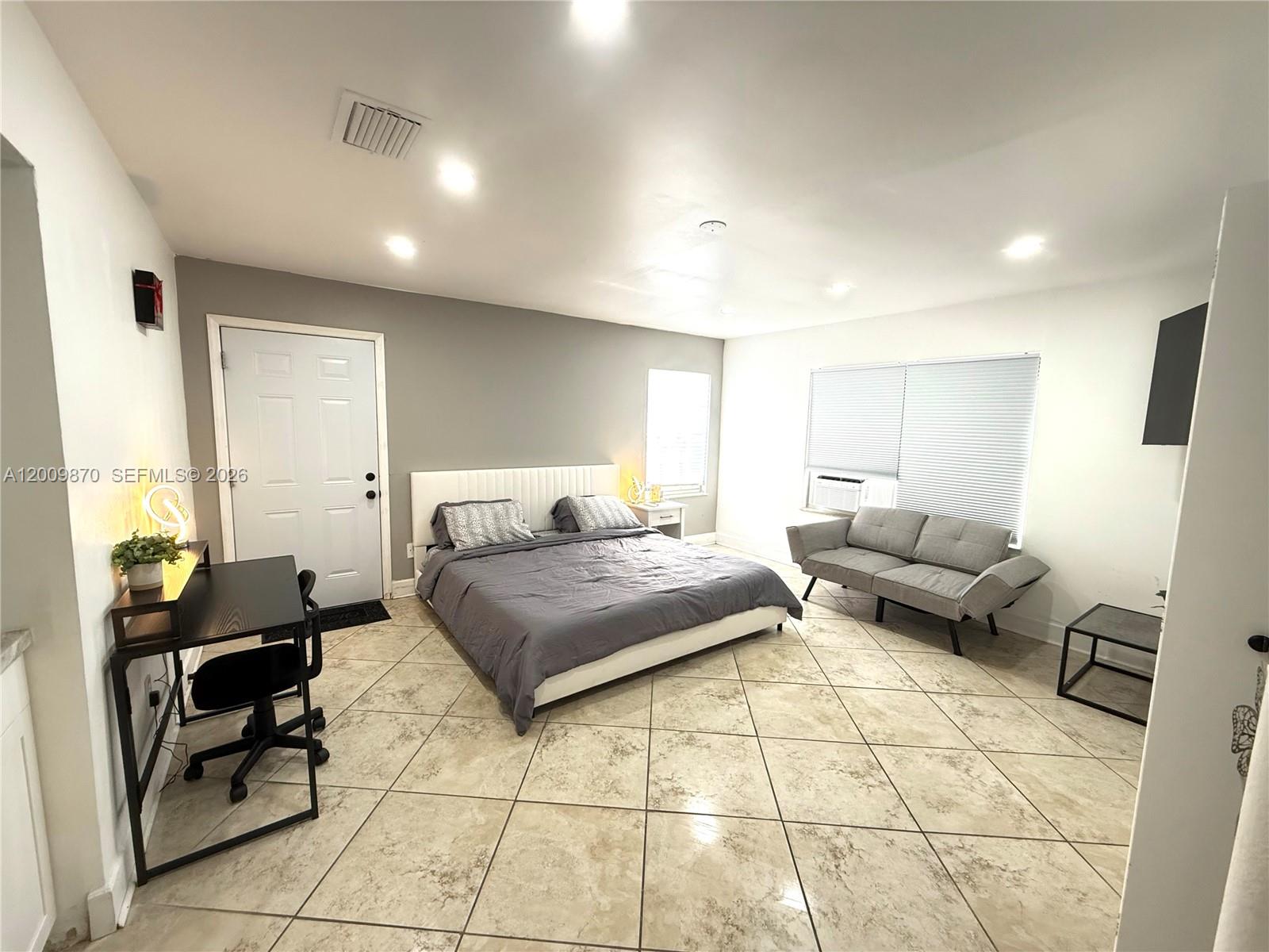 2182 Se Broward Ter Property Photo 10