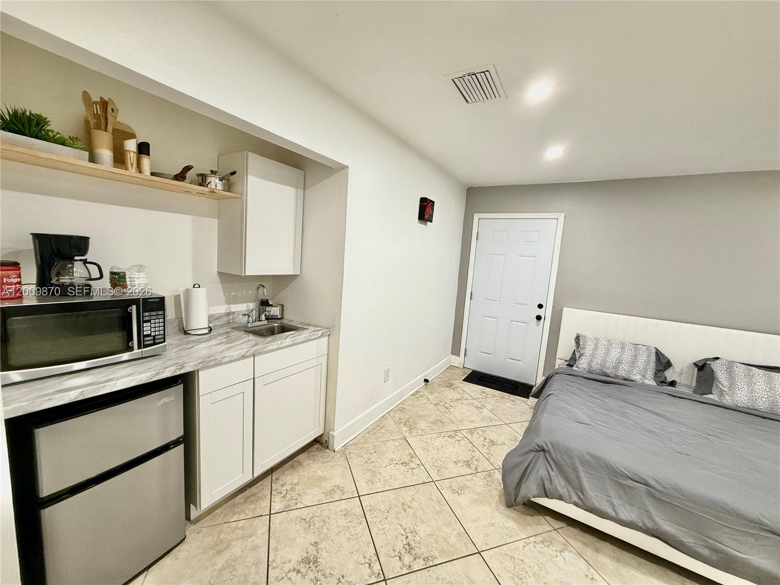 2182 Se Broward Ter Property Photo 11