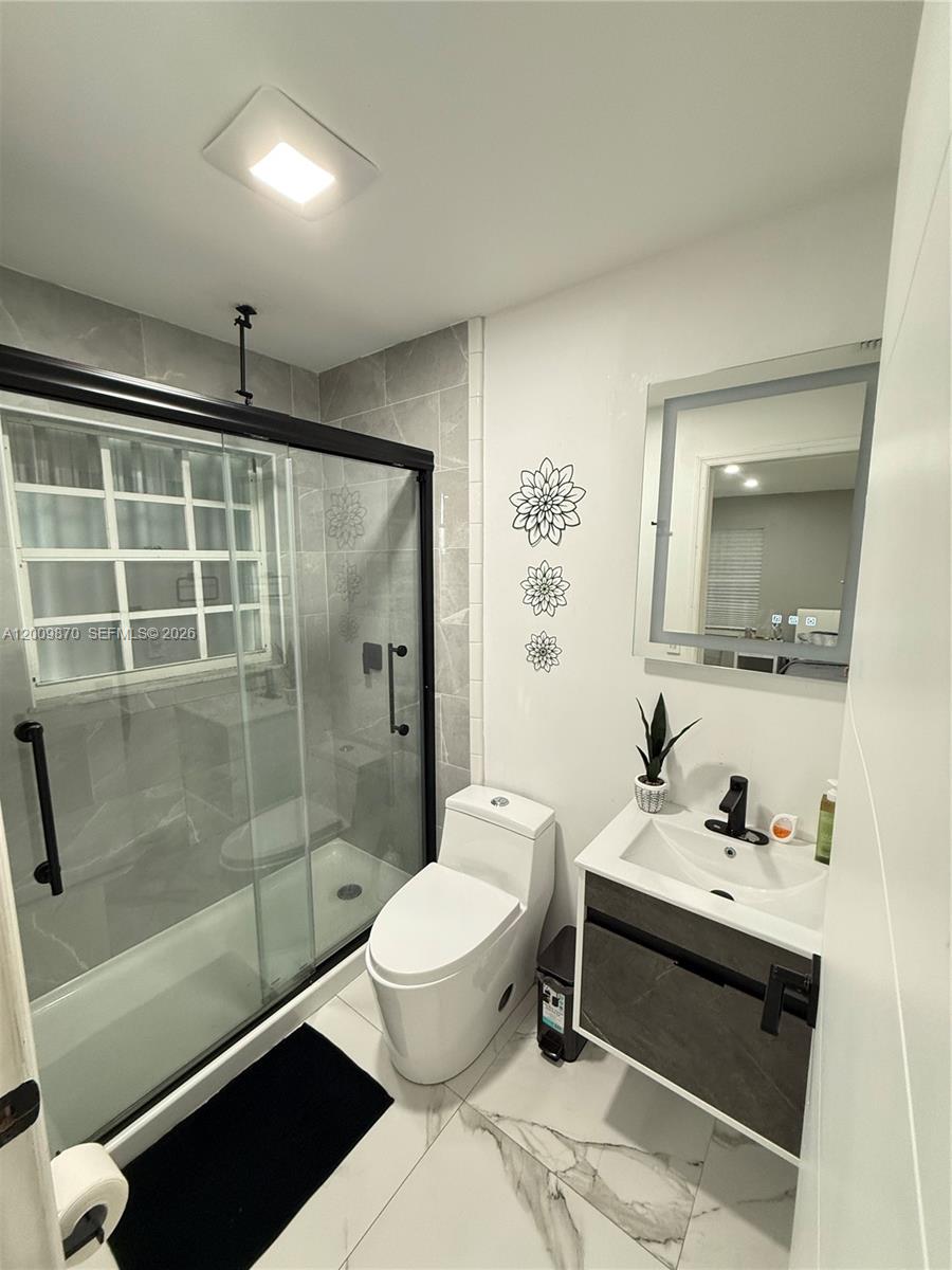 2182 Se Broward Ter Property Photo 13