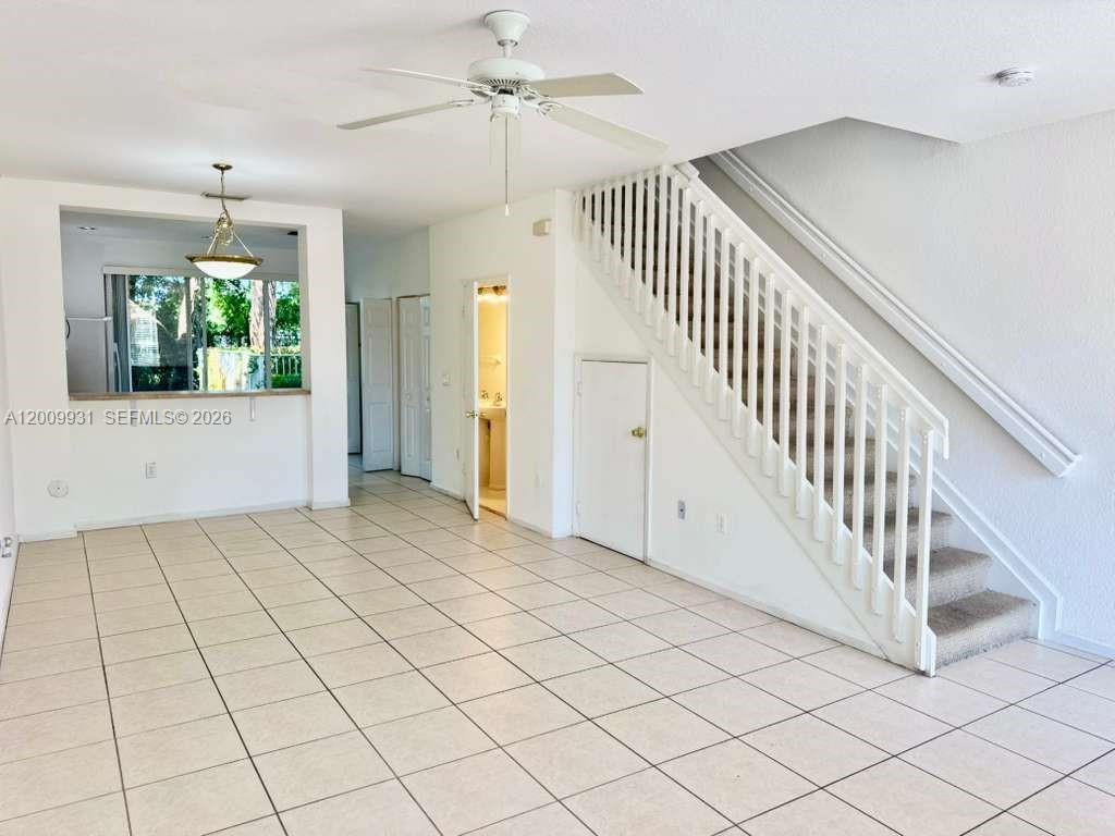 669 Nw 42nd Ave Property Photo 3