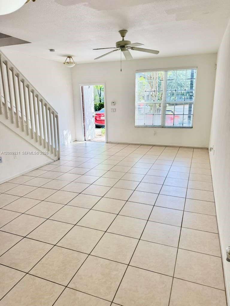 669 Nw 42nd Ave Property Photo 4